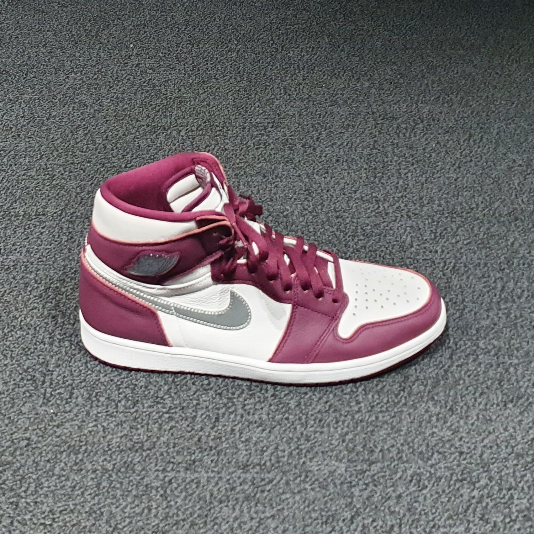 Jordan 1 Retro High OG Bordeaux 착용 스타일