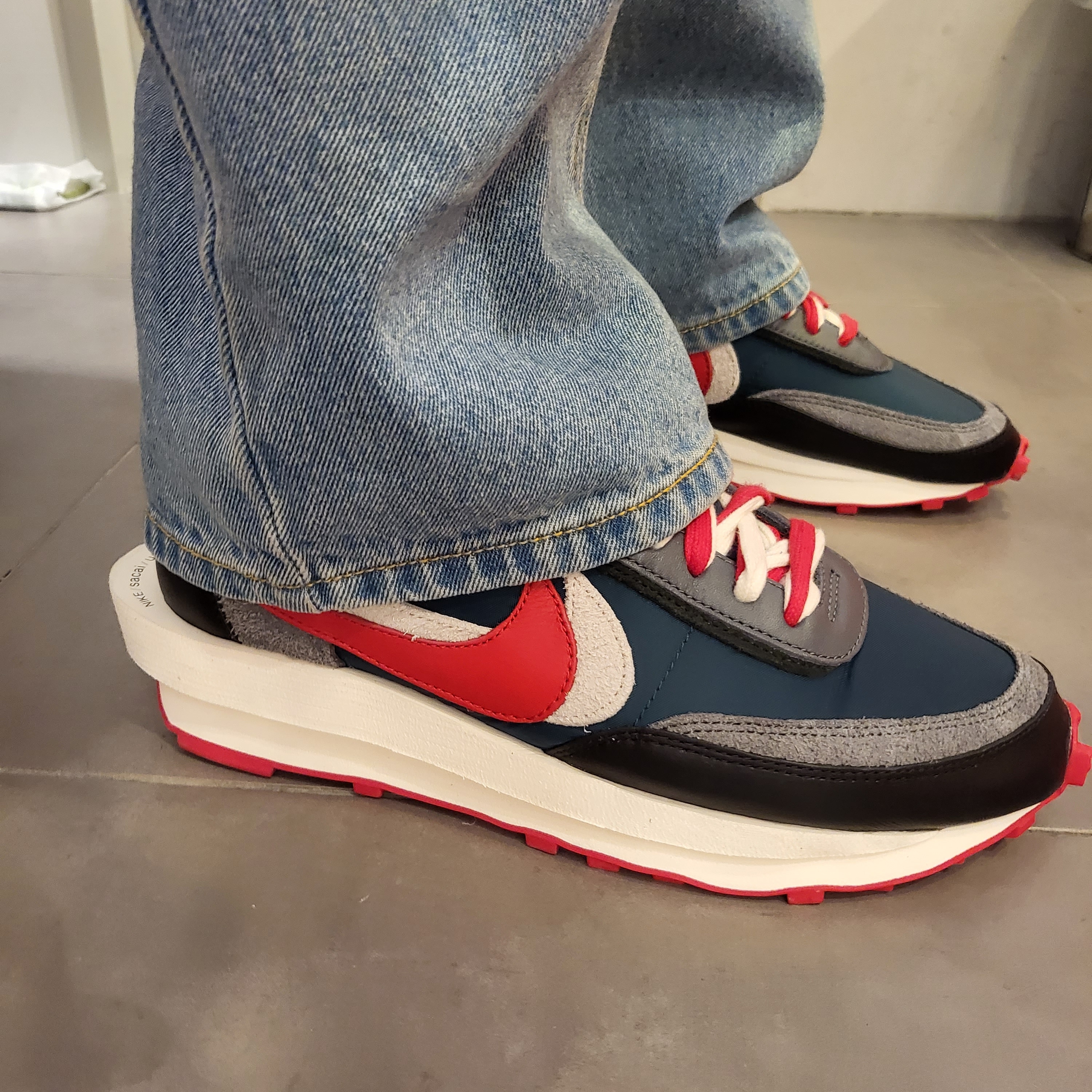 Nike x Sacai x Undercover LDWaffle Midnight Spruce University Red 착용 스타일