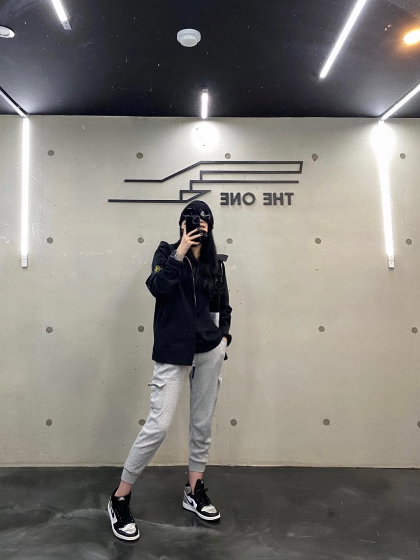 Stone Island 40727 Light Soft Shell Hooded Jacket Black - 21SS, (W) Jordan 1 Retro High OG Silver Toe 착용 스타일