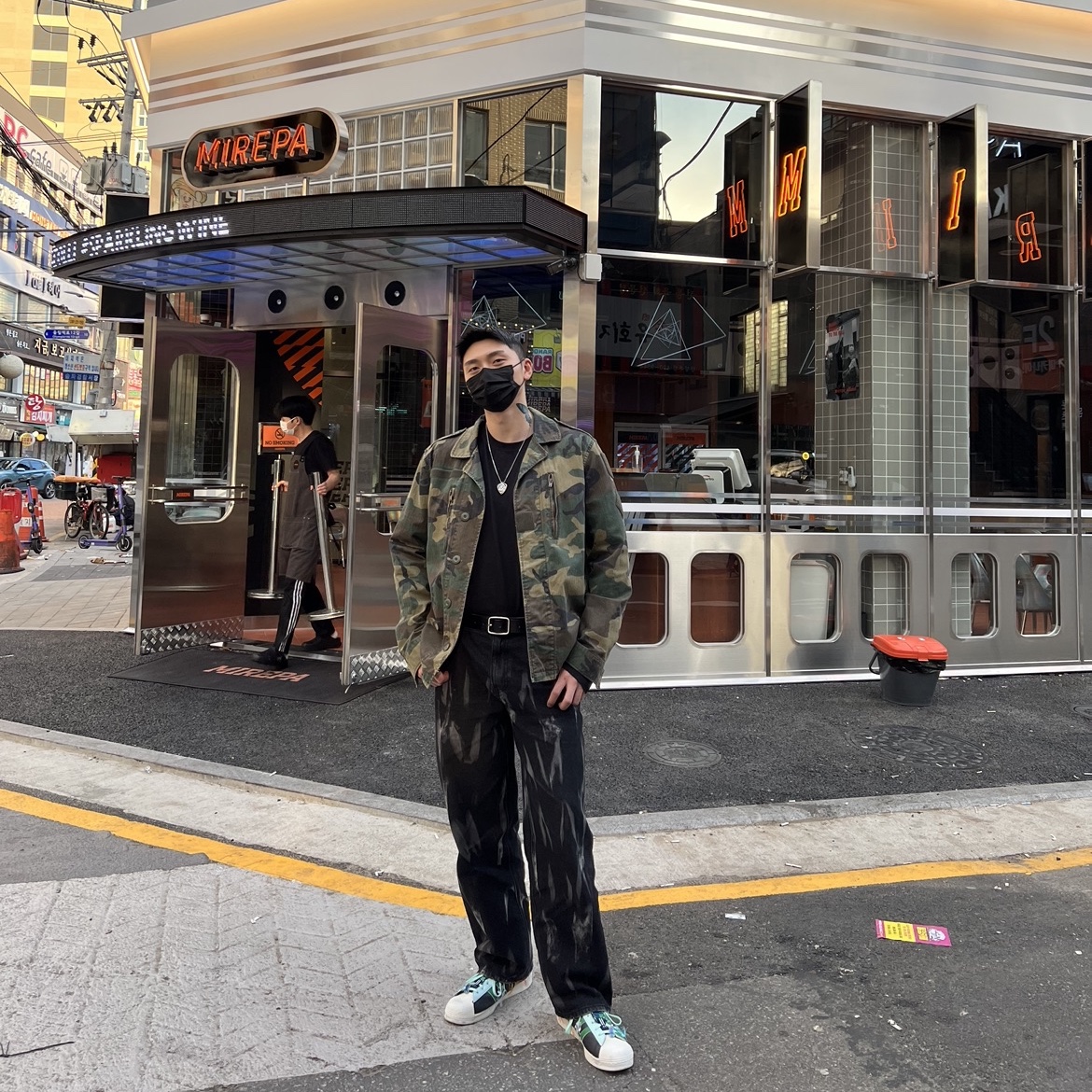 Adidas x Sean Wotherspoon Superstar Superearth Black 착용 스타일 - 4