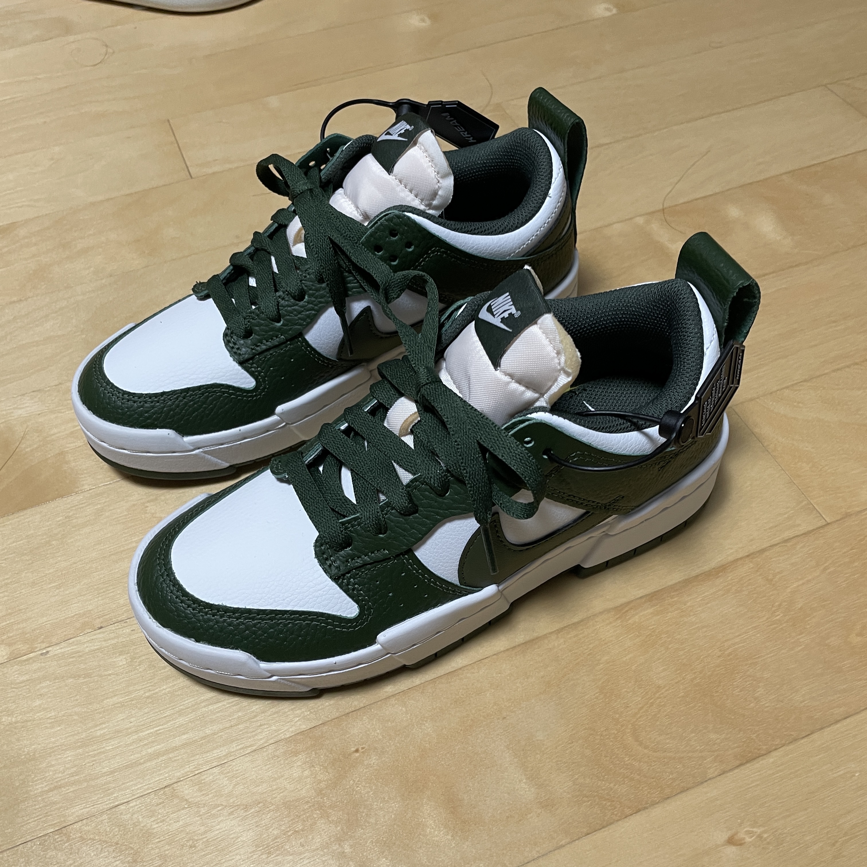 (W) Nike Dunk Low Disrupt Carbon Green 착용 스타일 - 2