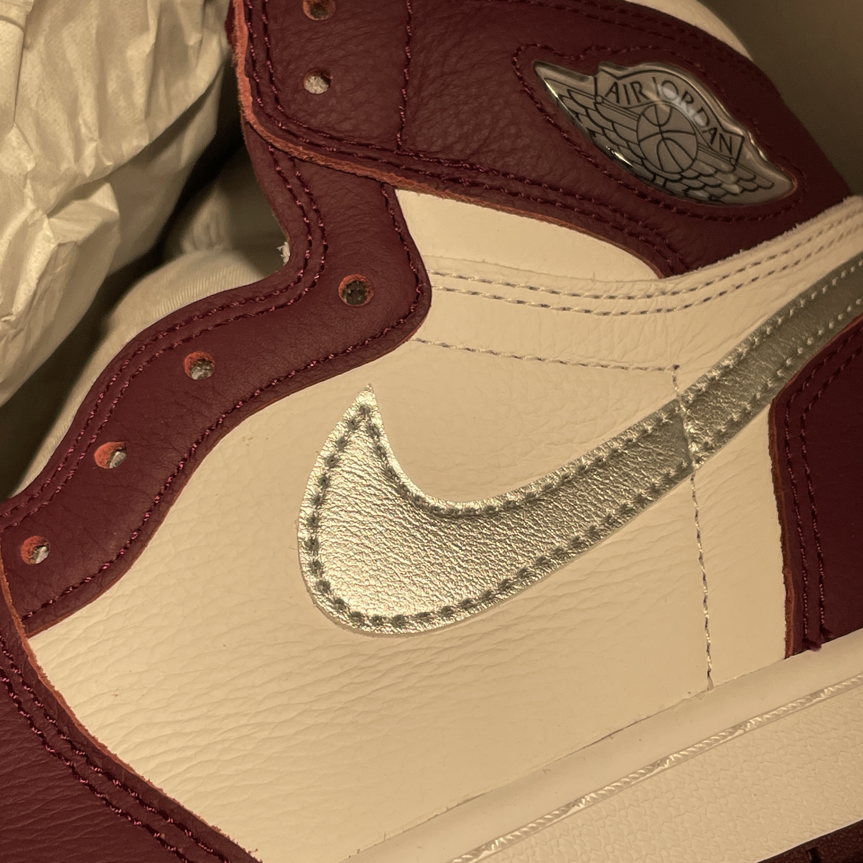 Jordan 1 Retro High OG Bordeaux 착용 스타일 - 2