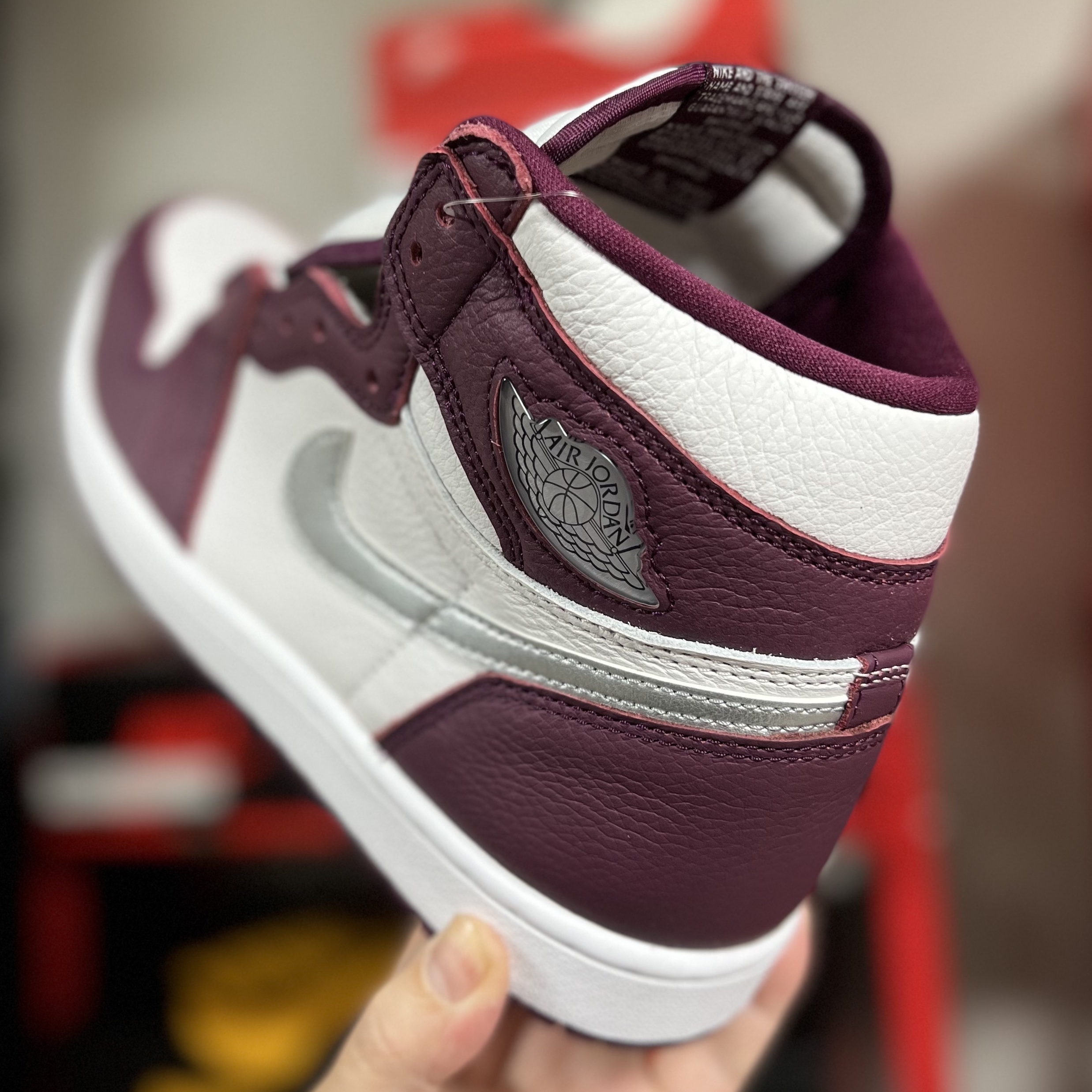 Jordan 1 Retro High OG Bordeaux 착용 스타일 - 2