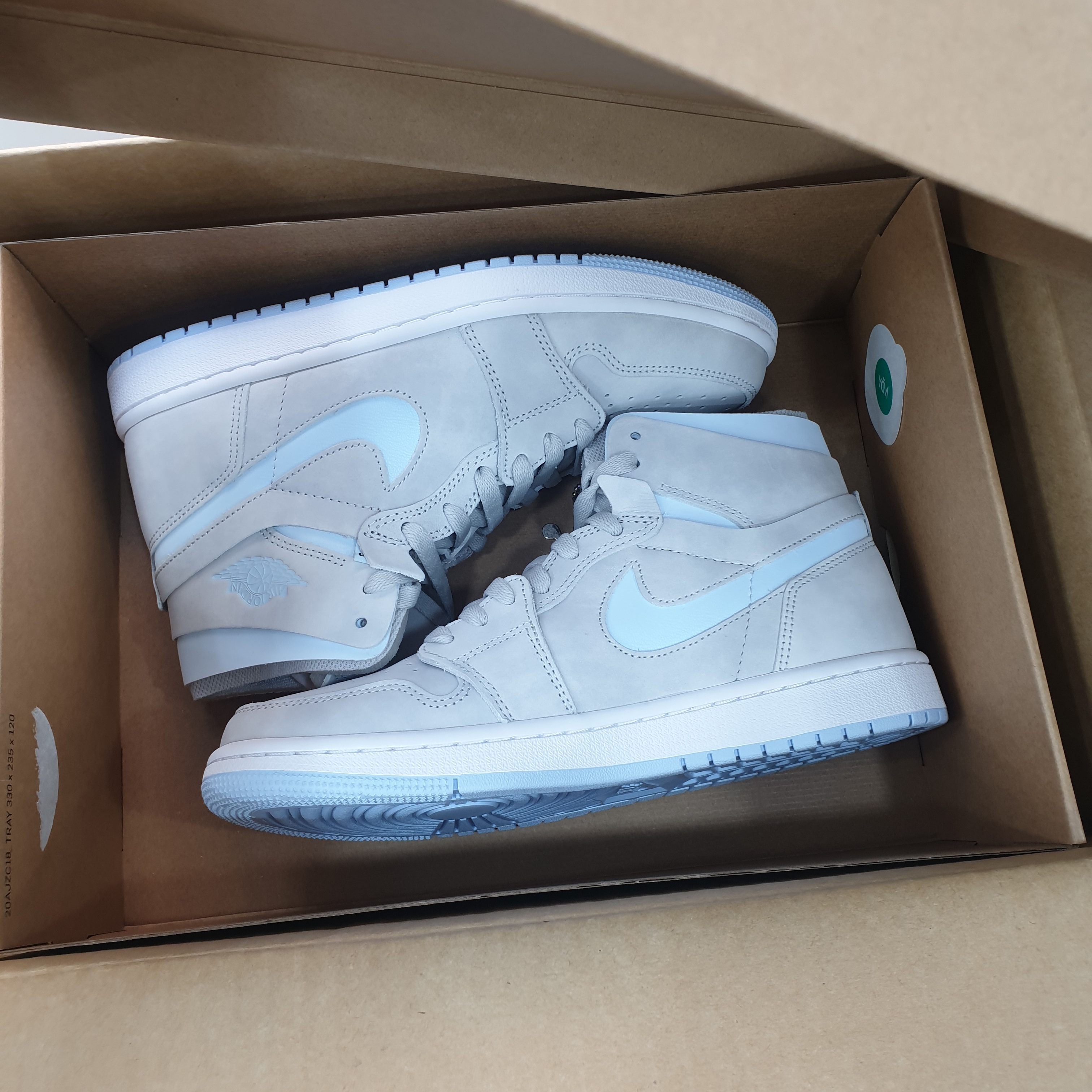 (W) Jordan 1 Zoom Air CMFT Grey Fog and Celestine Blue 착용 스타일 - 1
