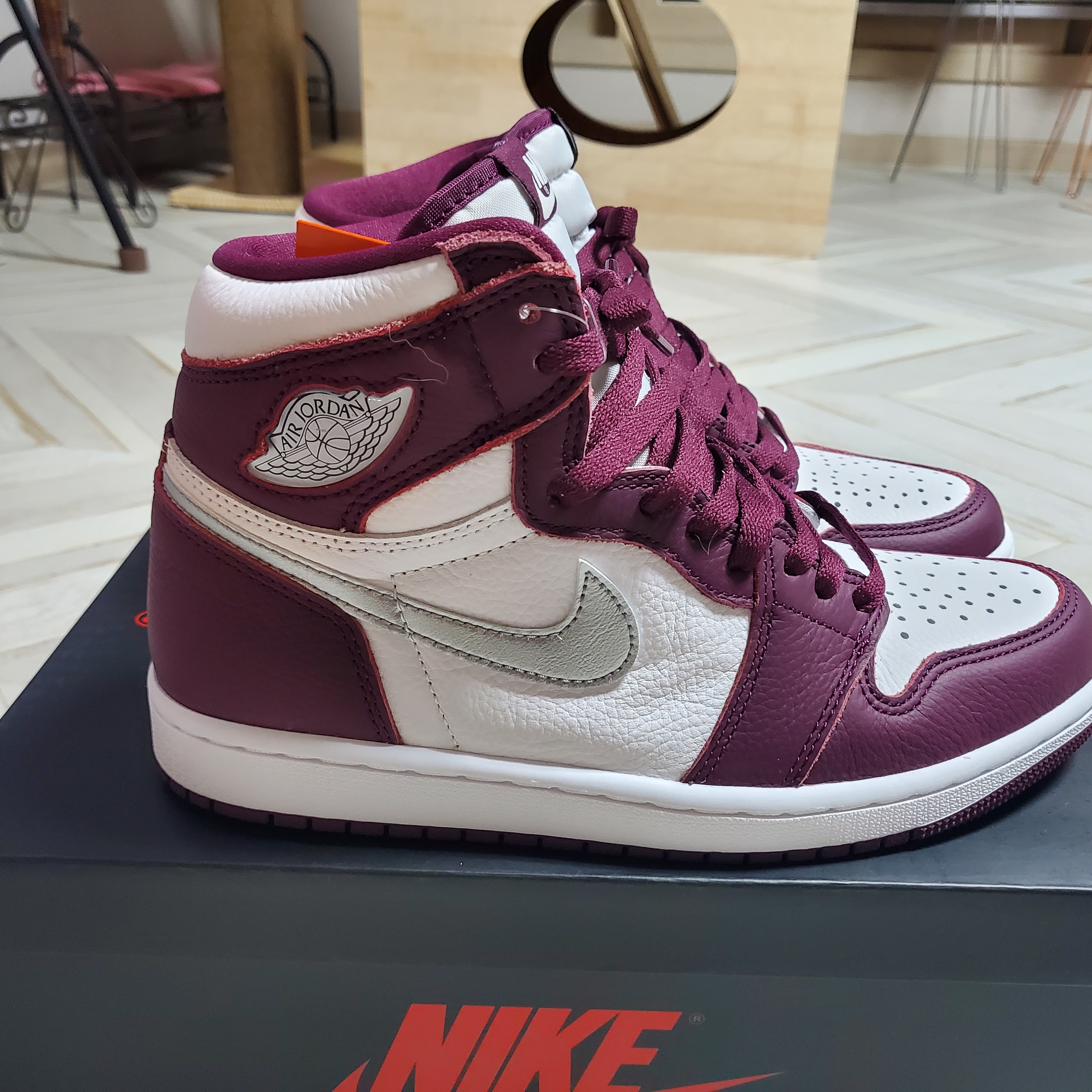 Jordan 1 Retro High OG Bordeaux 착용 스타일 - 2