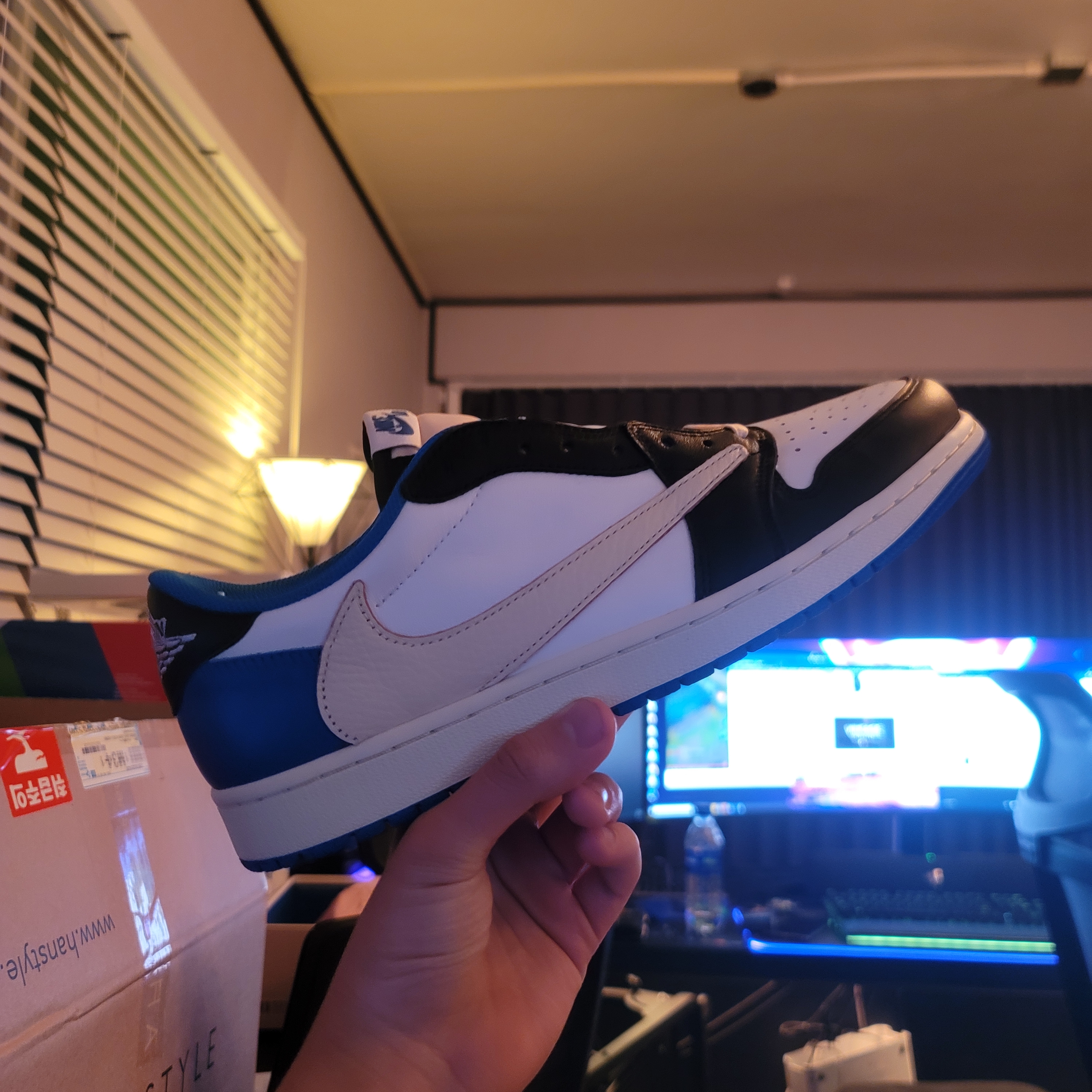 Jordan 1 x Travis Scott x Fragment Retro Low OG SP Military Blue 착용 스타일