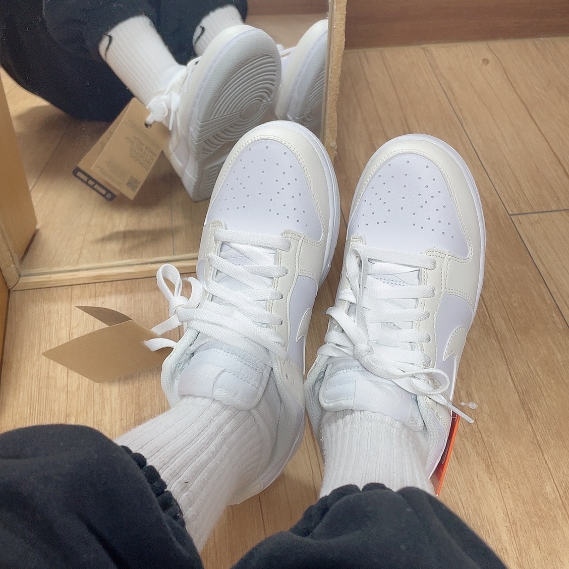 (W) Nike Dunk Low Next Nature Sail 착용 스타일 - 1