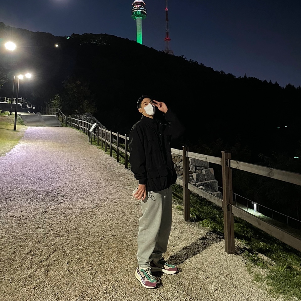 Nike x Sacai VaporWaffle String & Black Villain Red 착용 스타일