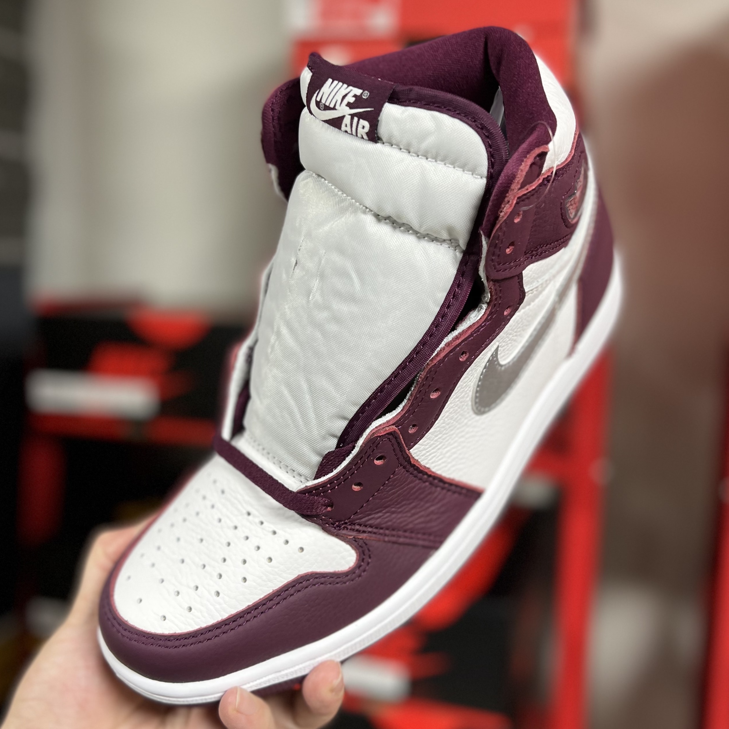 Jordan 1 Retro High OG Bordeaux 착용 스타일 - 1