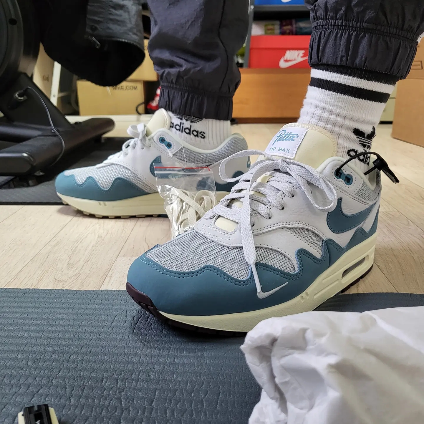 Nike x Patta Air Max 1 Noise Aqua 착용 스타일 - 4