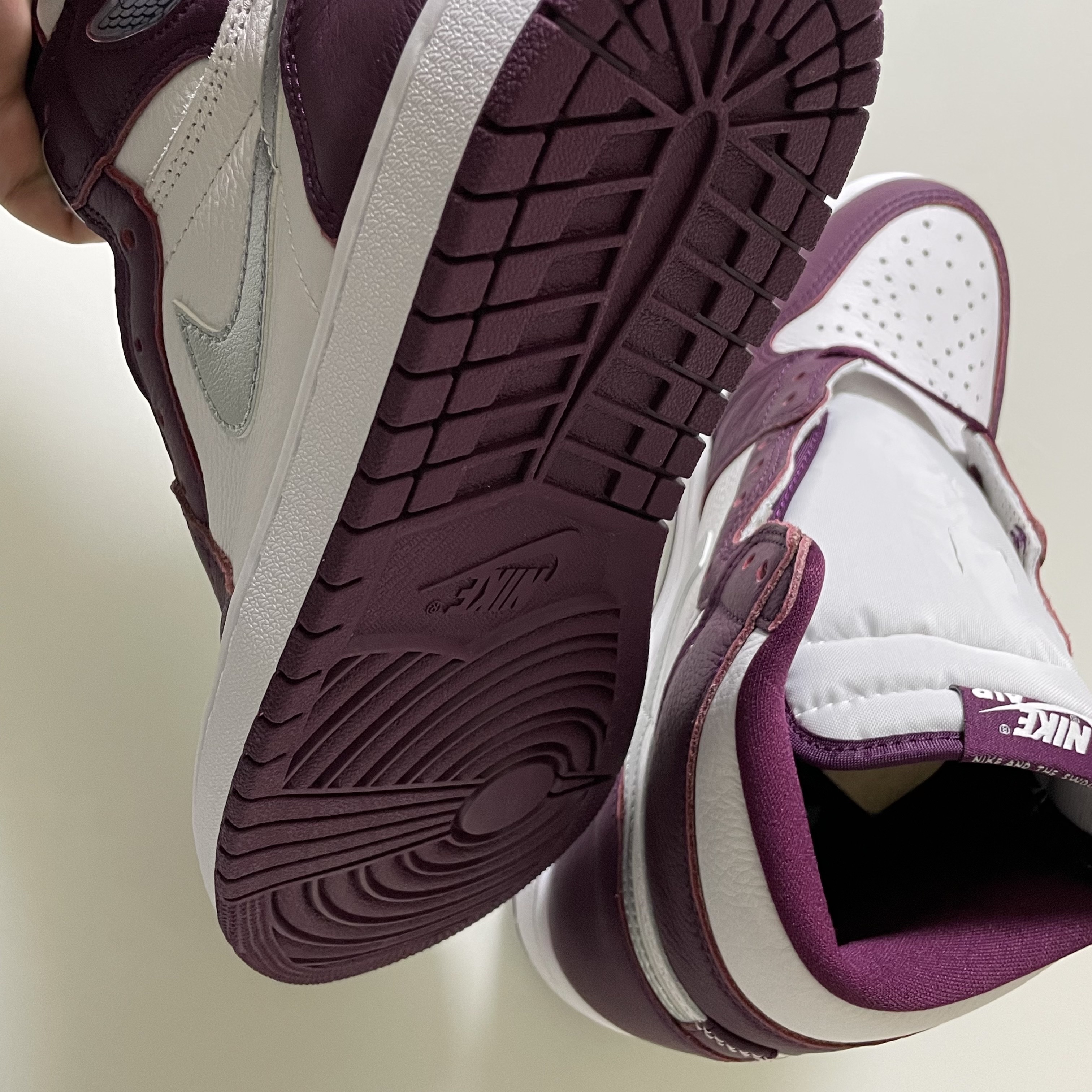 Jordan 1 Retro High OG Bordeaux 착용 스타일 - 3
