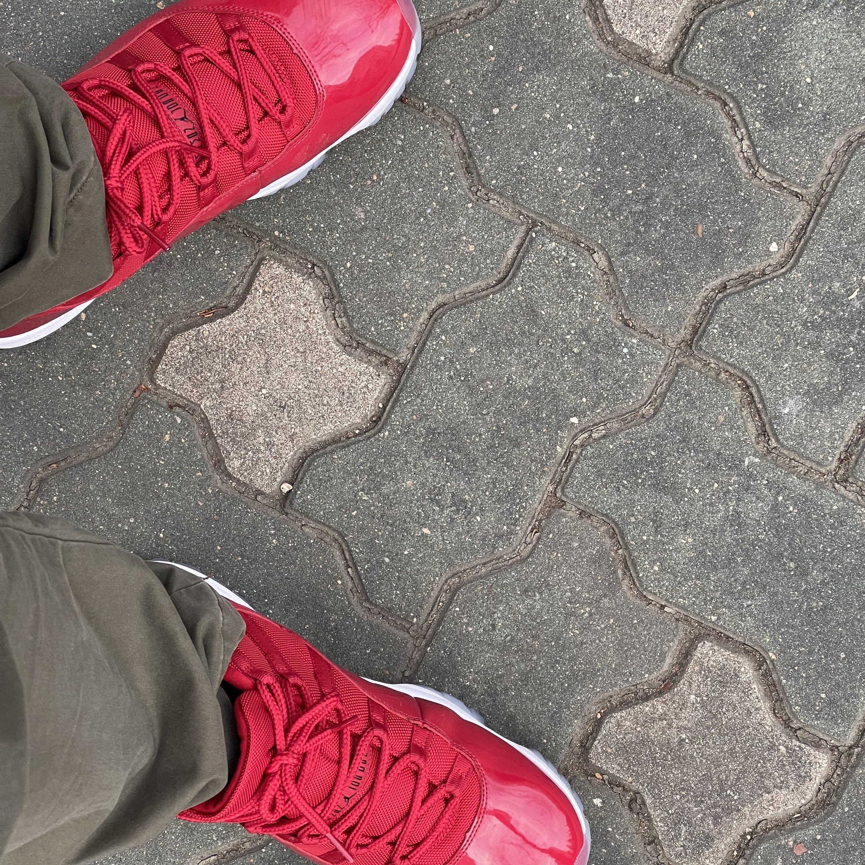 Jordan 11 Retro Win Like 96 Gym Red 착용 스타일 - 1