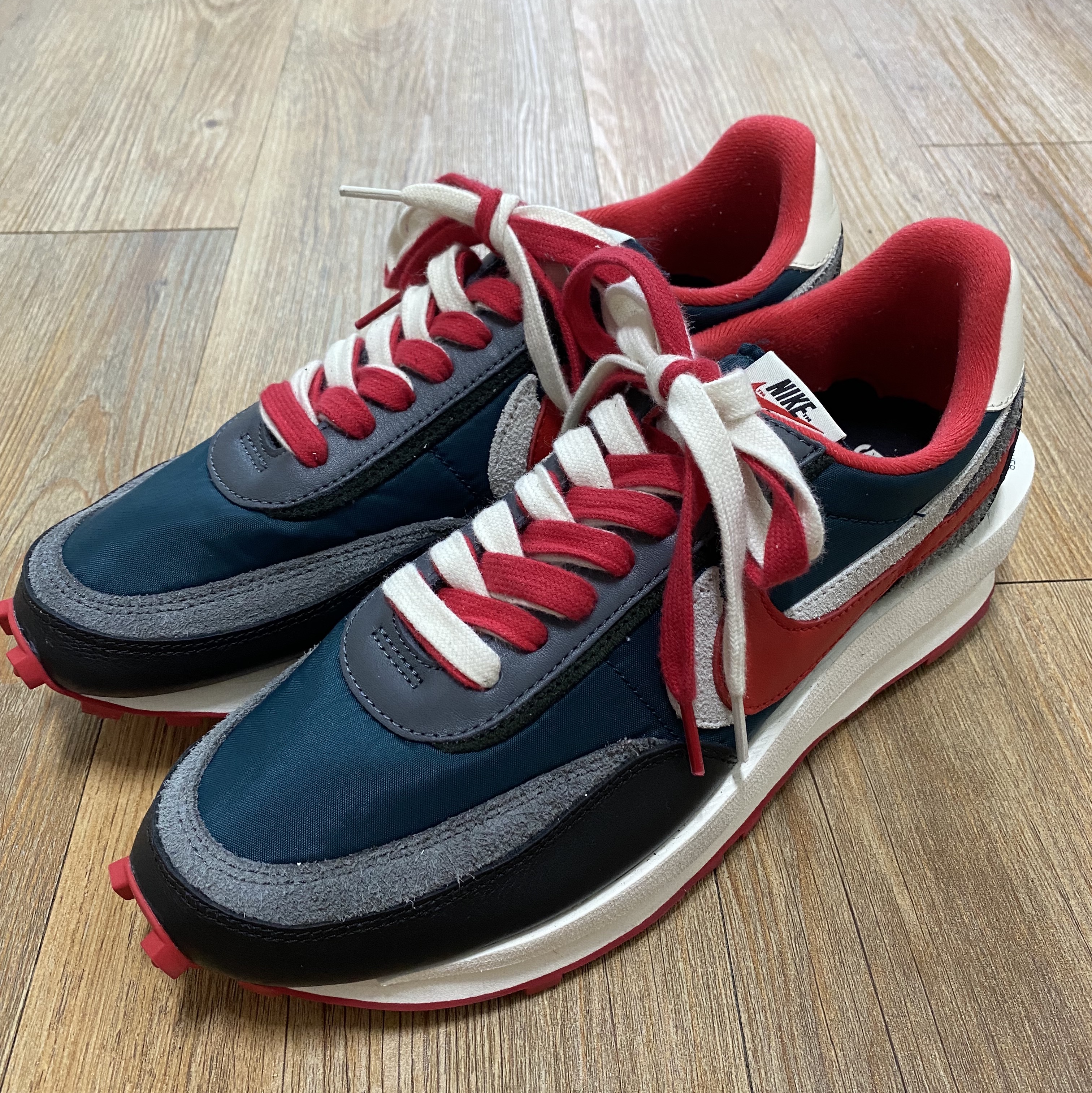 Nike x Sacai x Undercover LDWaffle Midnight Spruce University Red 착용 스타일 - 1