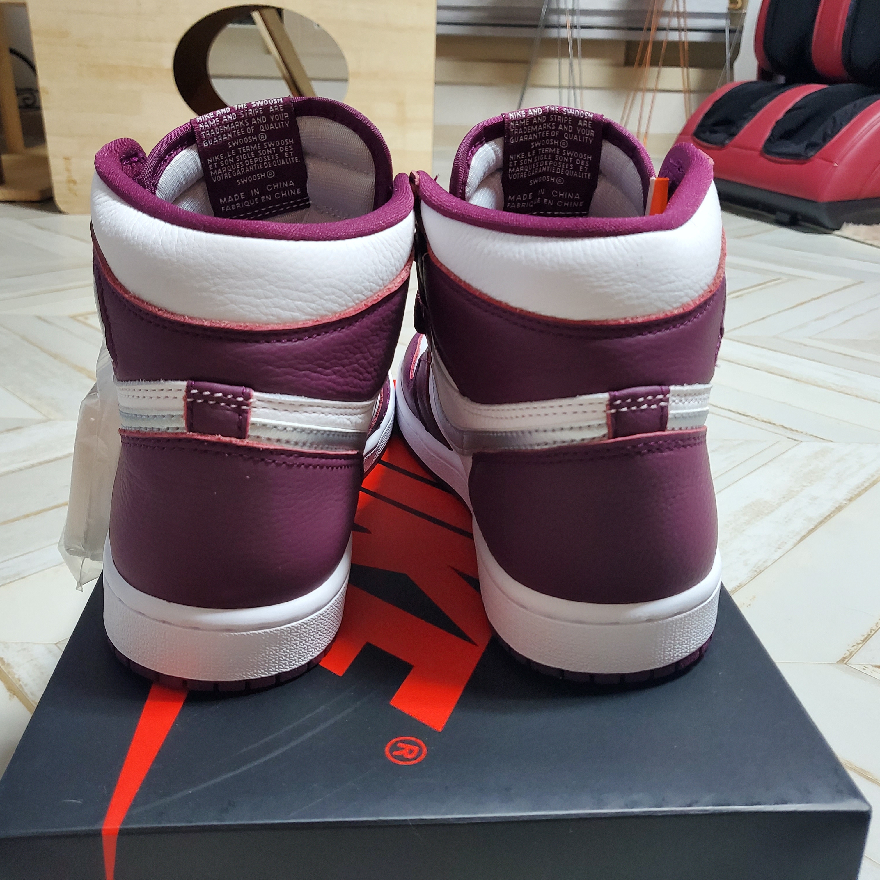 Jordan 1 Retro High OG Bordeaux 착용 스타일 - 4