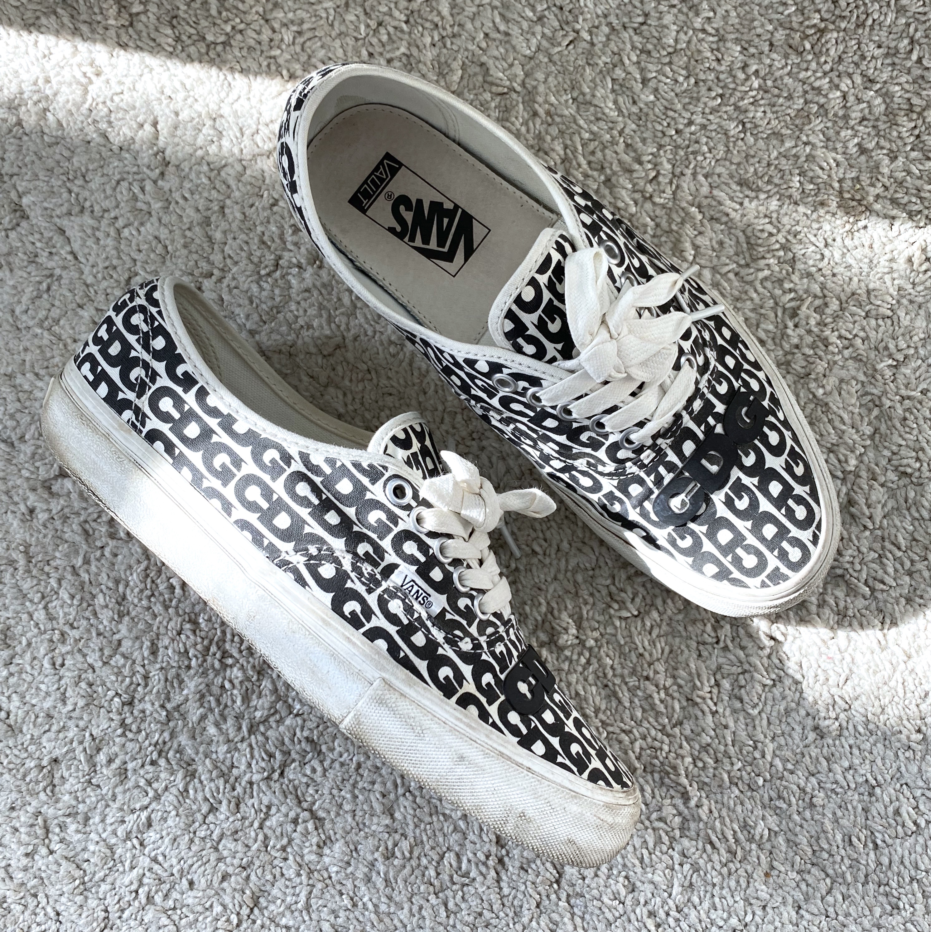 Vans Vault x CDG OG Authentic LX White Black 2018 착용 스타일 - 3