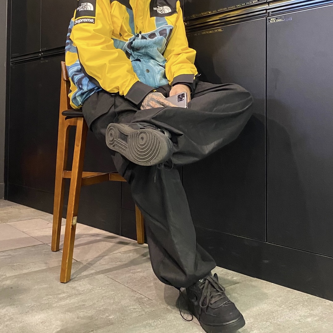 Nike x Stussy Air Force 1 Low Triple Black, Supreme x The North Face Statue of Liberty Mountain Jacket Yellow - 19FW 착용 스타일