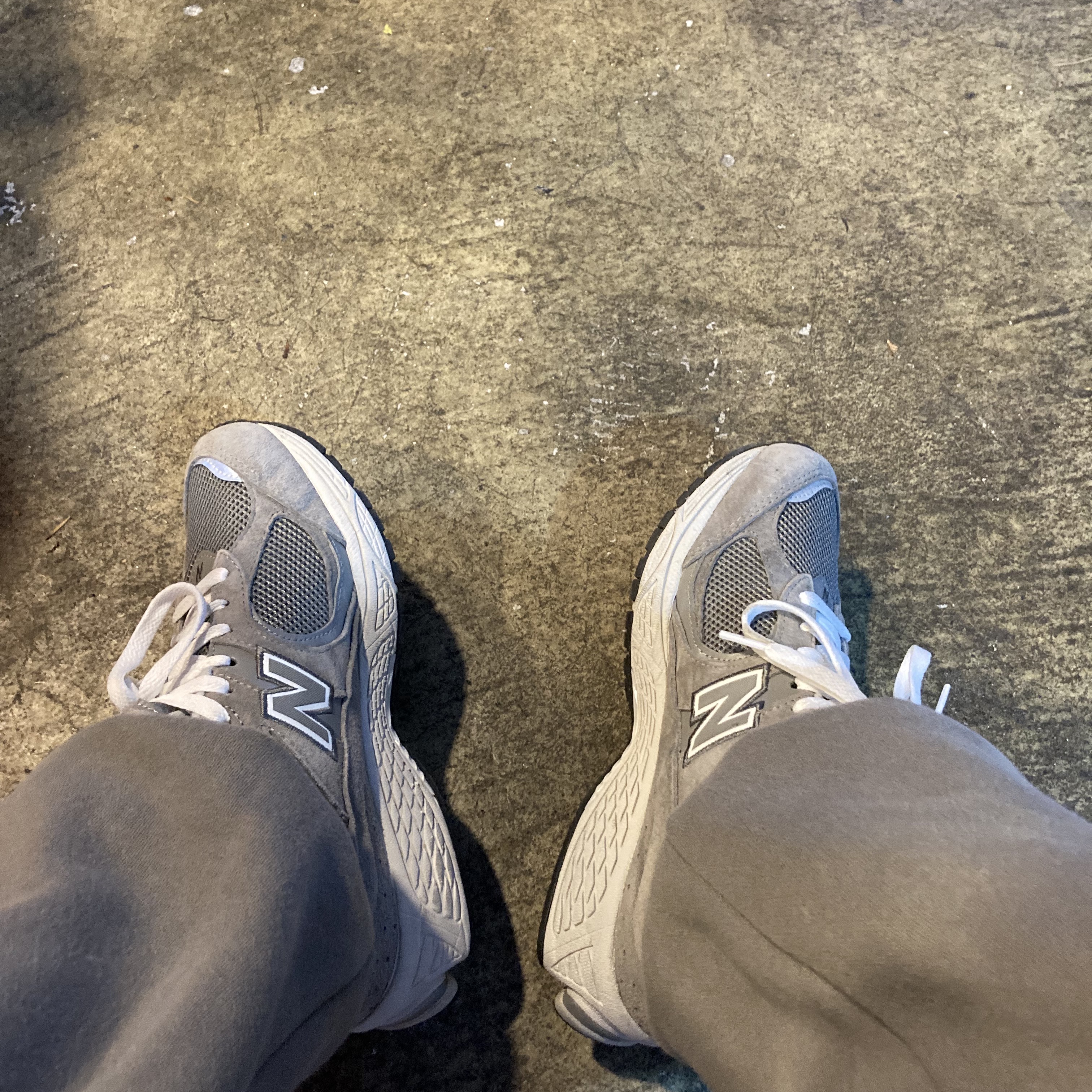 New Balance 2002R Grey 착용 스타일