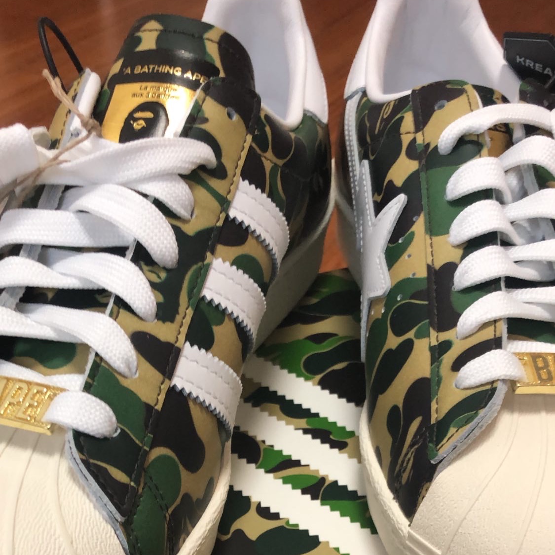 Adidas x BAPE Superstar 80s Green Camo 착용 스타일 - 2