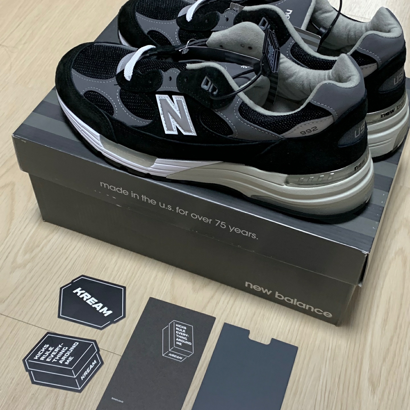 New Balance 992 Made in USA Black Grey 착용 스타일 - 1
