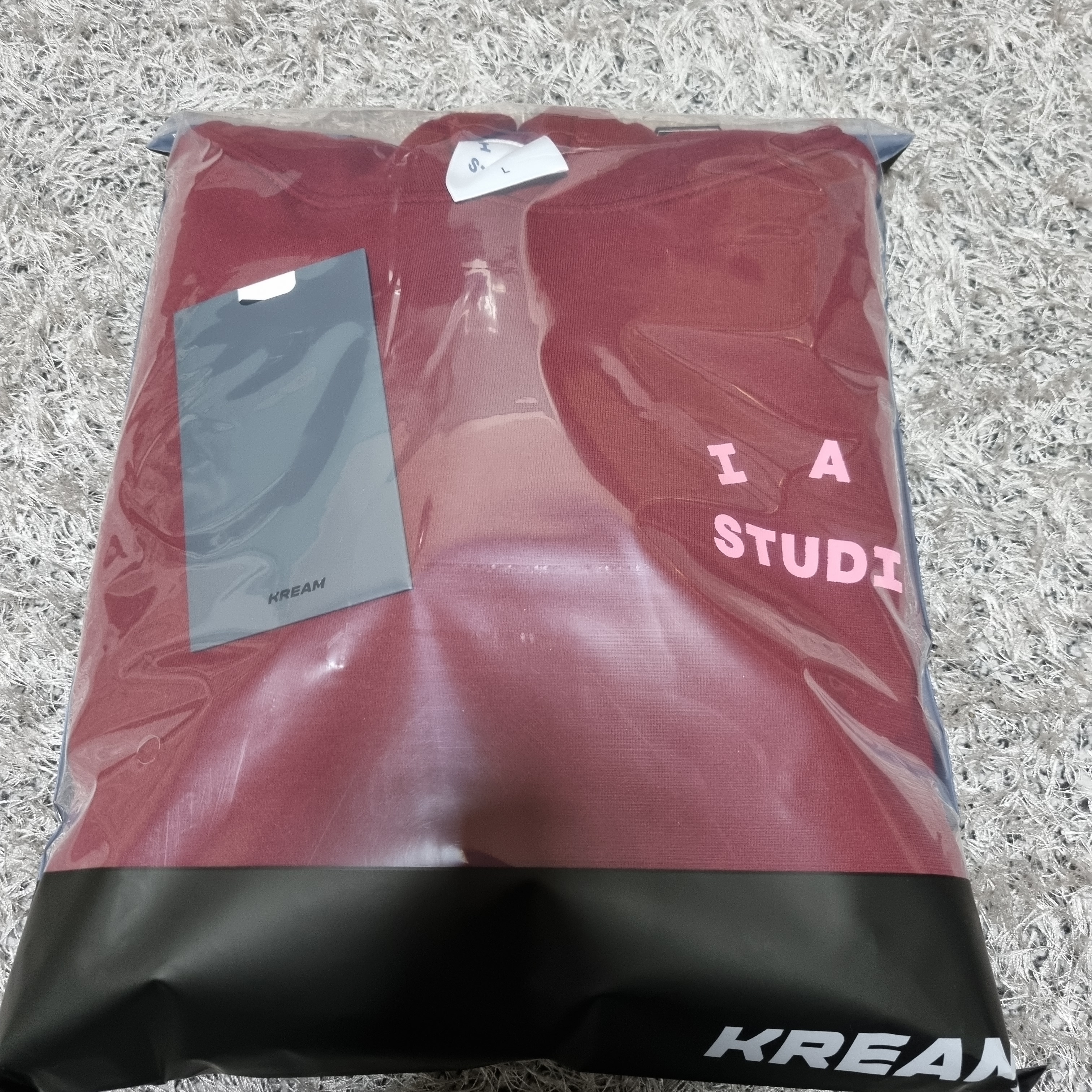 IAB Studio Hoodie Raspberry 착용 스타일