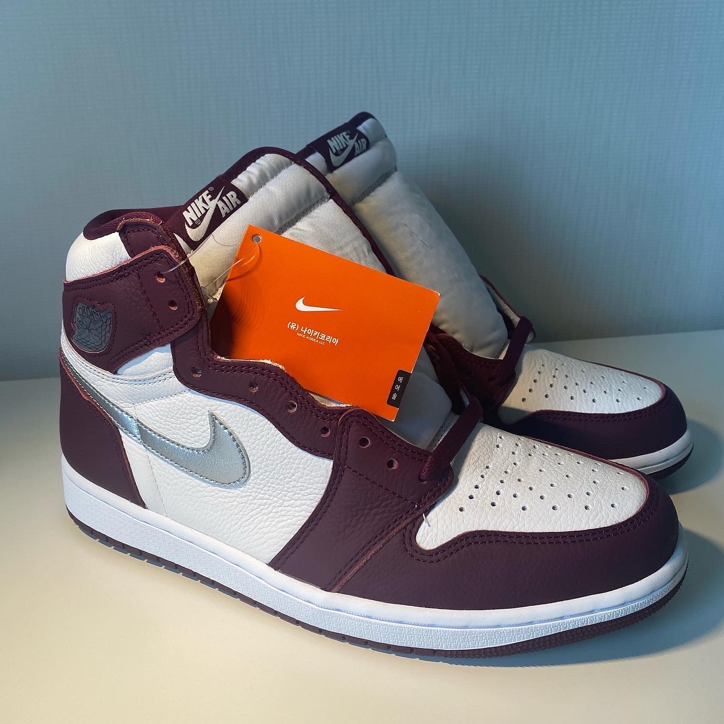 Jordan 1 Retro High OG Bordeaux 착용 스타일 - 1