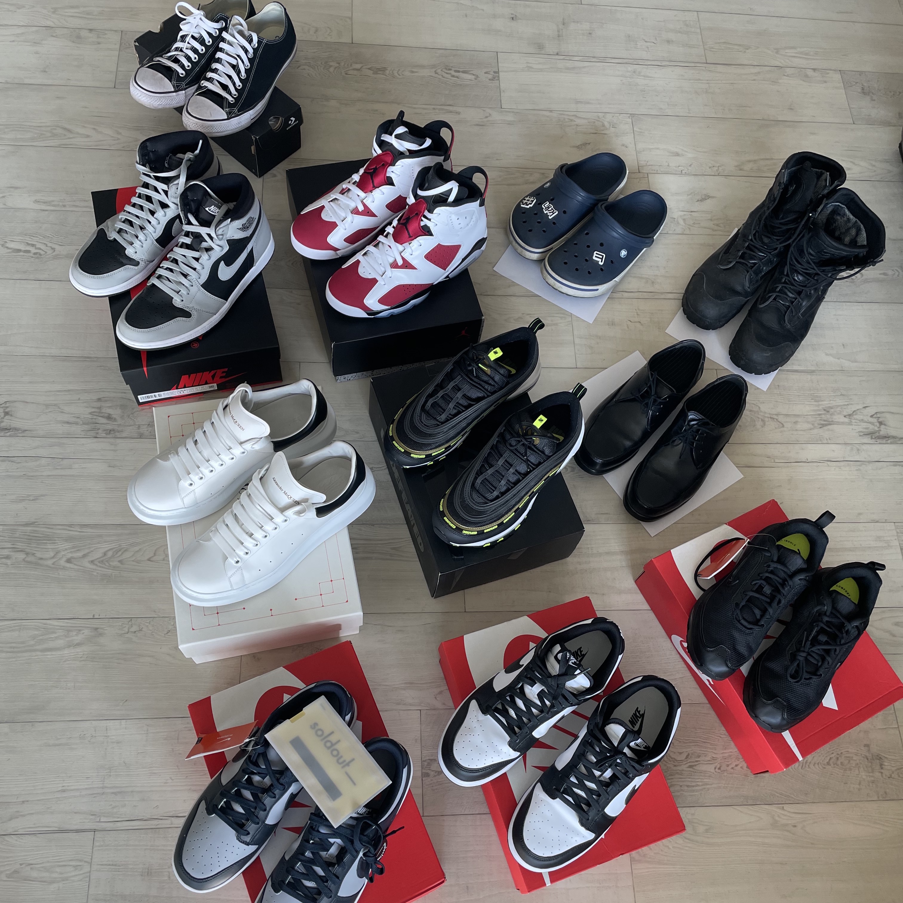 Converse Chuck Taylor All Star Ox Optical White, Jordan 1 Retro High OG Shadow 2.0 착용 스타일 - 1