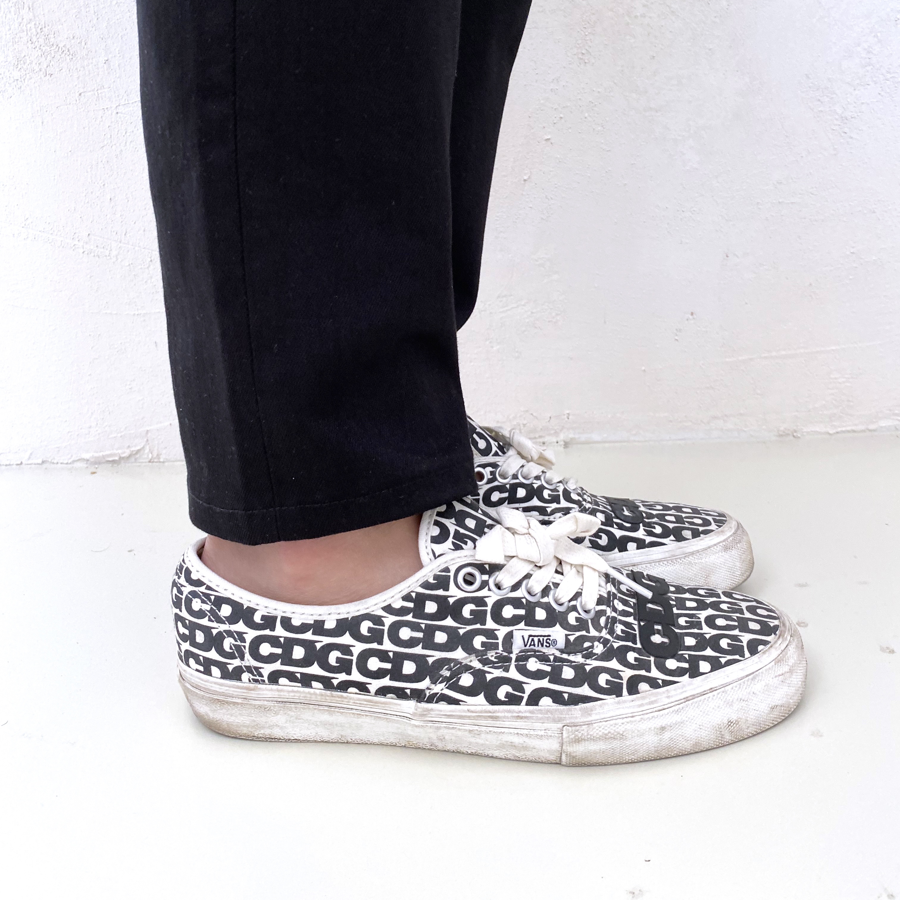 Vans Vault x CDG OG Authentic LX White Black 2018 착용 스타일 - 4