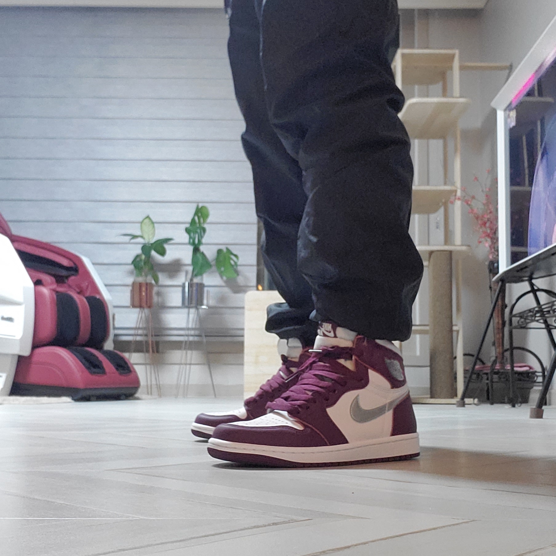 Jordan 1 Retro High OG Bordeaux 착용 스타일 - 1