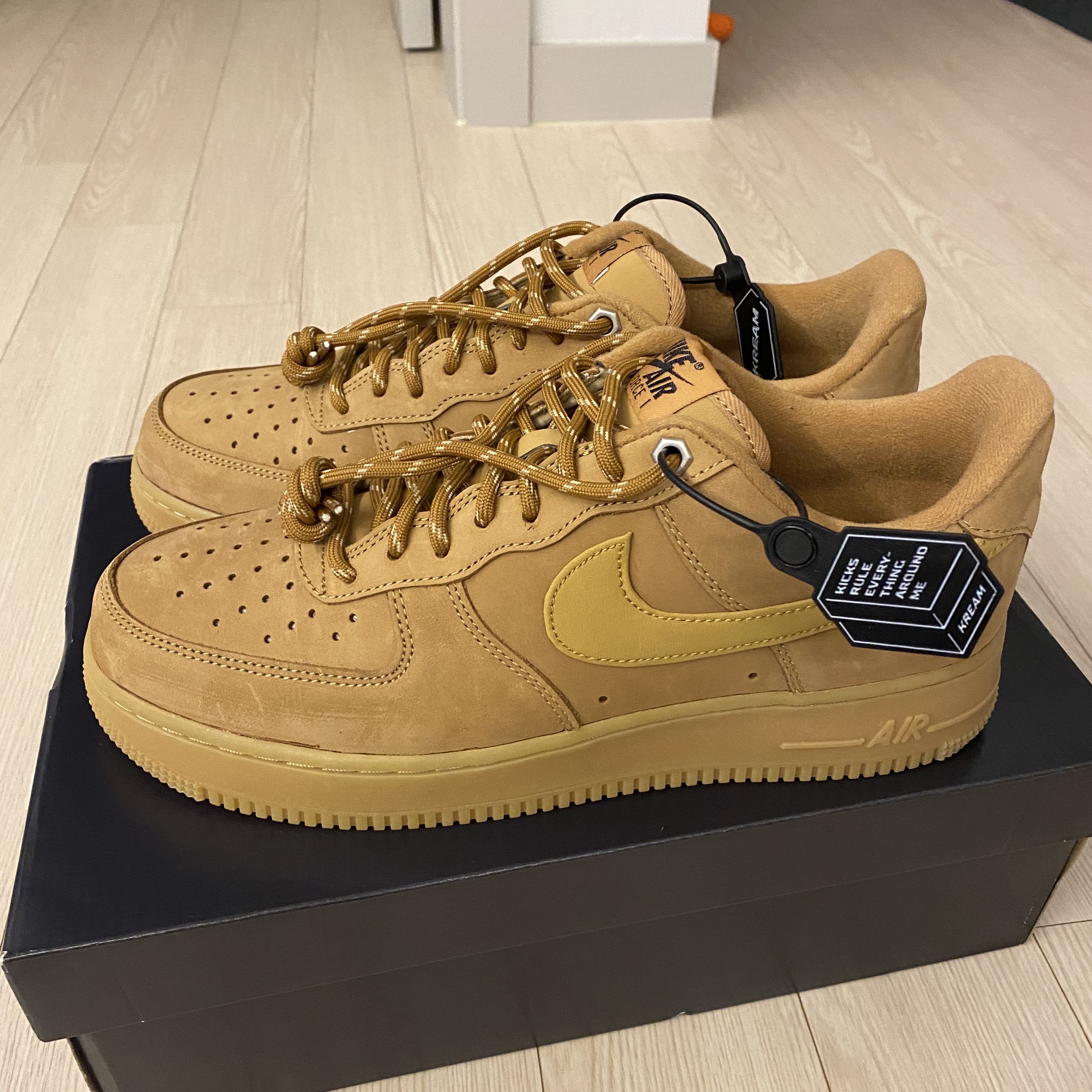 Nike Air Force 1 '07 WB Flax 착용 스타일 - 1