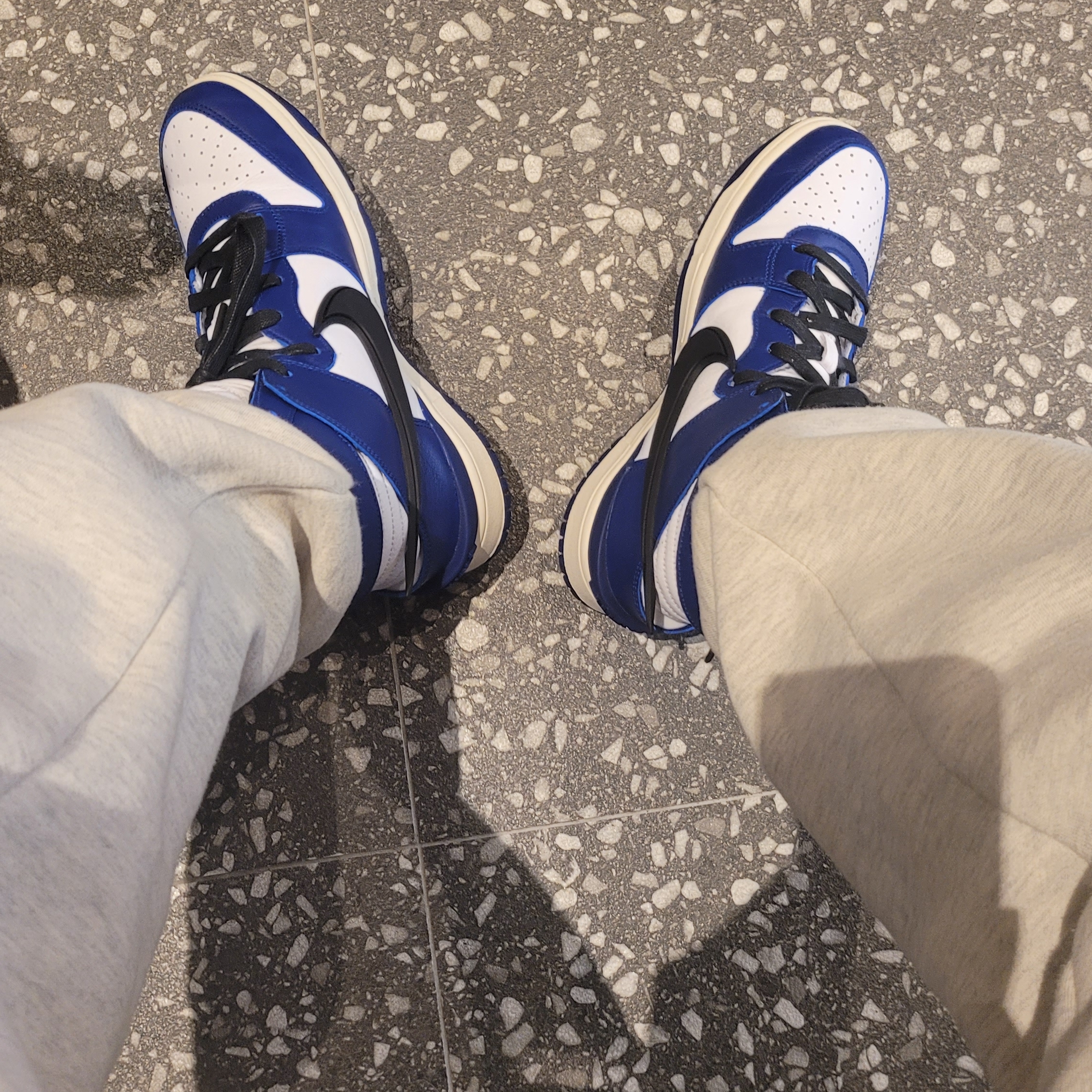 Nike x Ambush Dunk High Deep Royal Blue, IAB Studio Crewneck Sky Blue 착용 스타일 - 2
