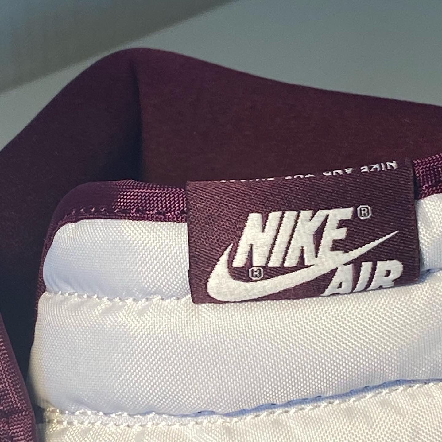 Jordan 1 Retro High OG Bordeaux 착용 스타일 - 2