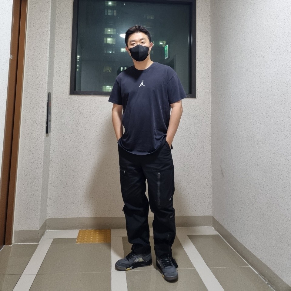 Jordan 5 x Off-White Retro SP Black Muslin 착용 스타일