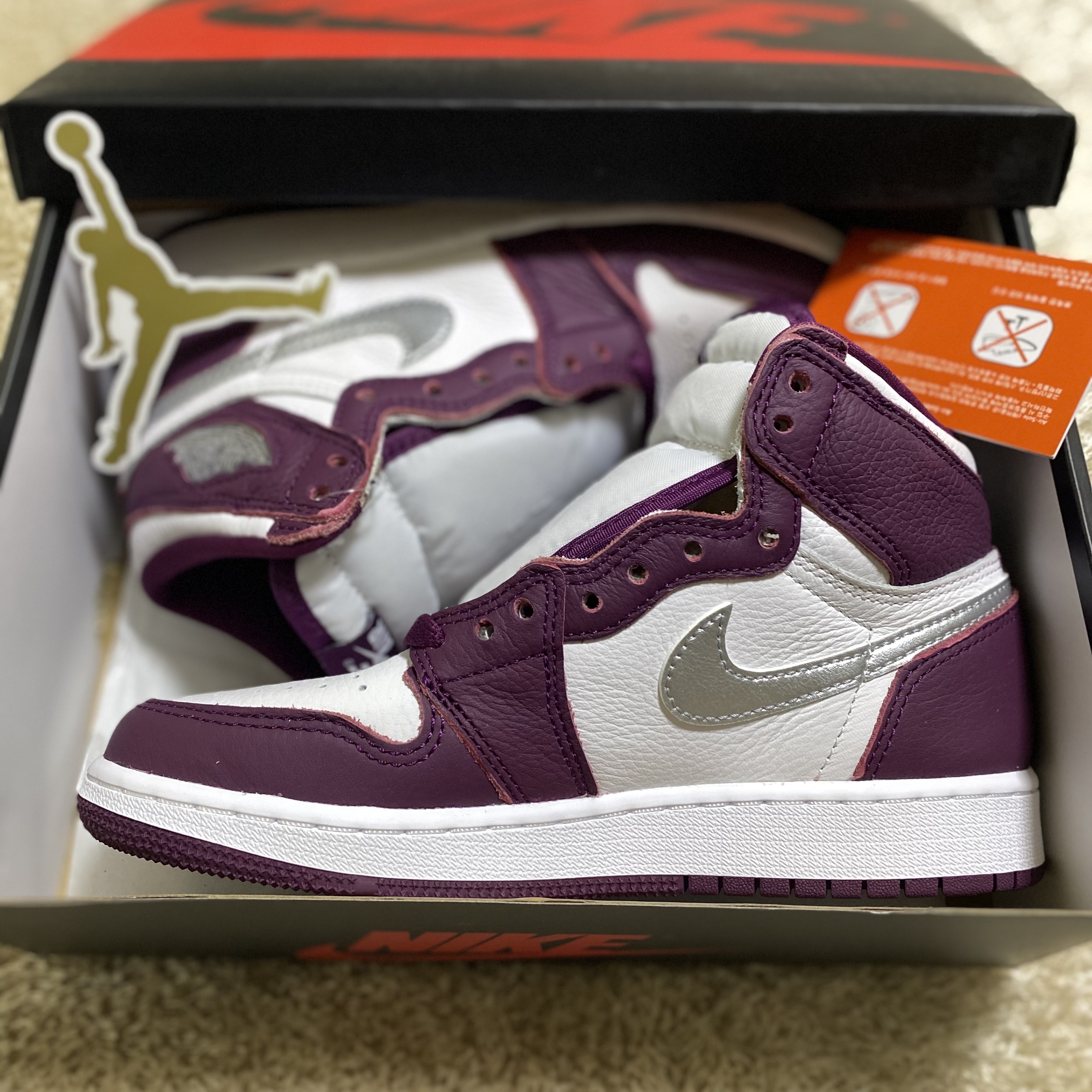 Jordan 1 Retro High OG Bordeaux, (GS) Jordan 1 Retro High OG Bordeaux 착용 스타일 - 1