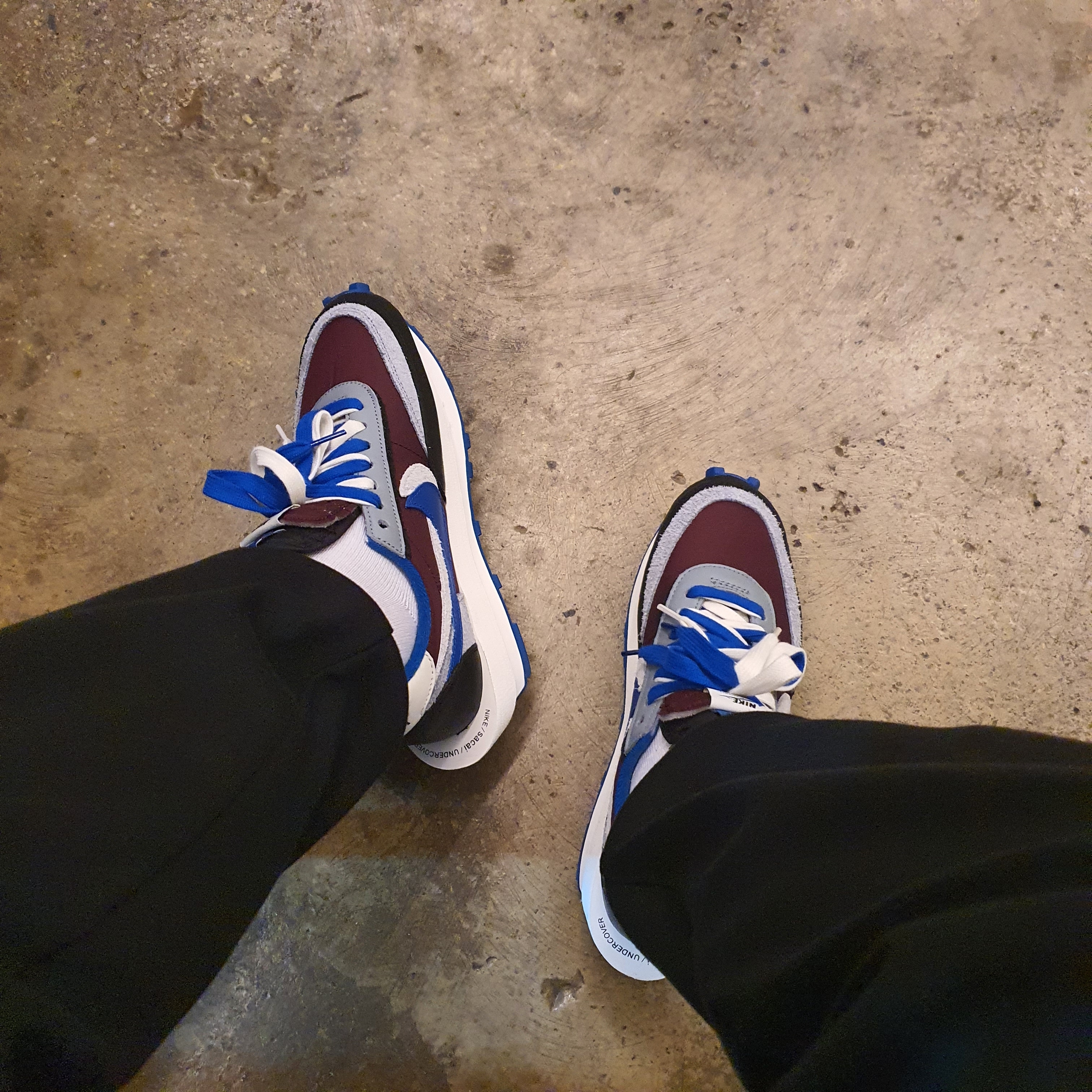 Nike x Sacai x Undercover LDWaffle Night Maroon Team Royal 착용 스타일