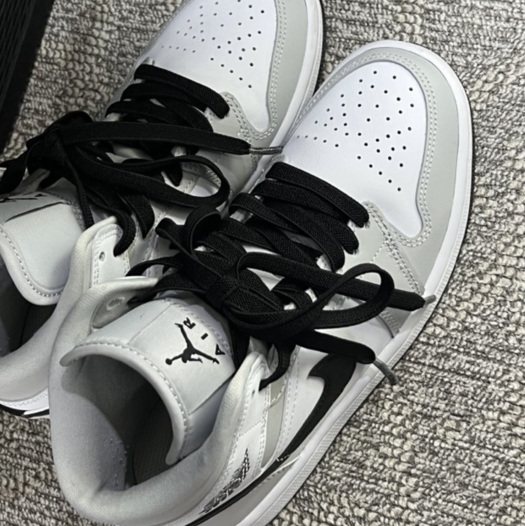 (W) Jordan 1 Mid Grey Fog 착용 스타일