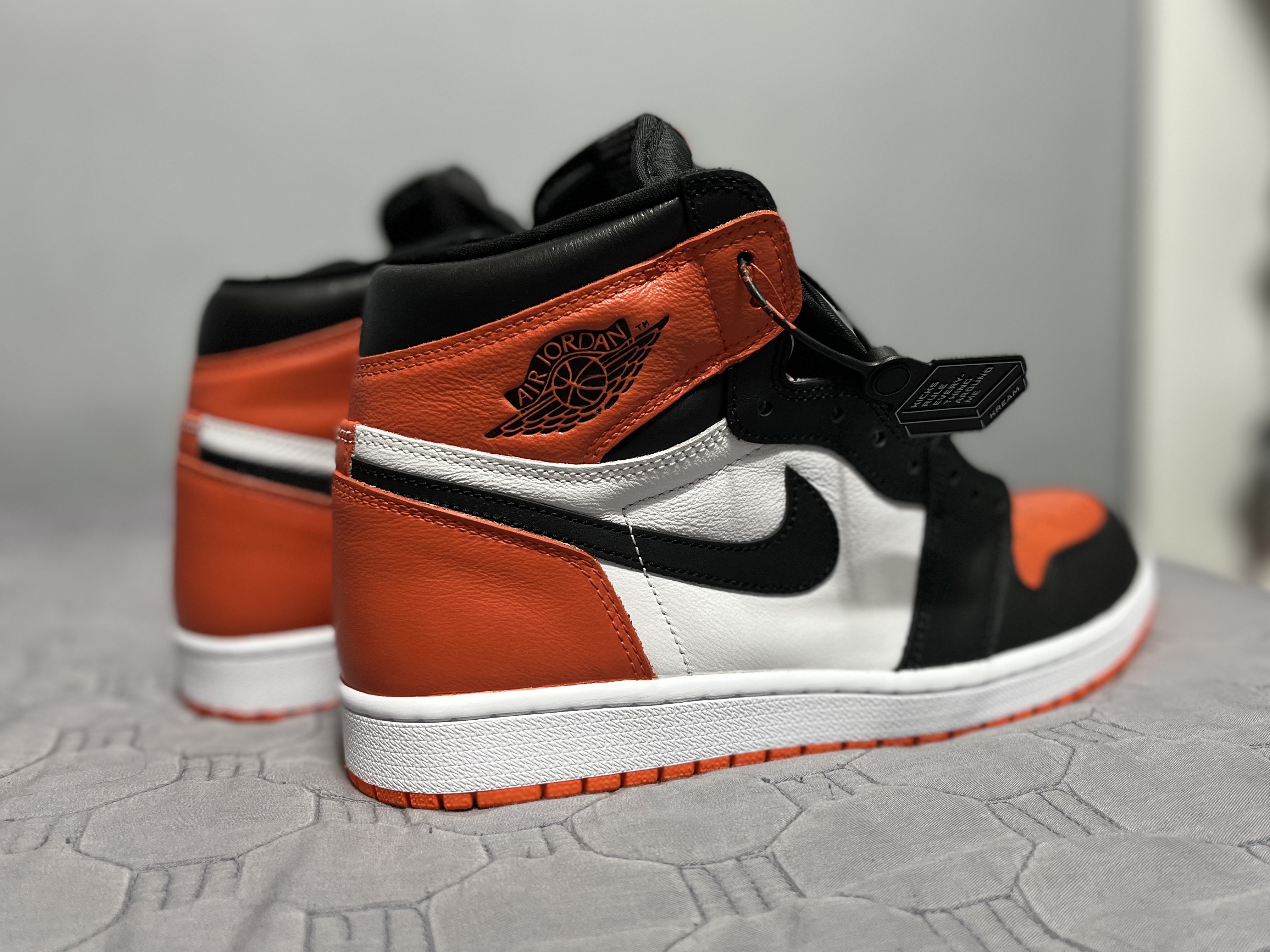 Jordan 1 Retro High OG Electro Orange, (GS) Jordan 1 Retro High OG Electro Orange 착용 스타일 - 2