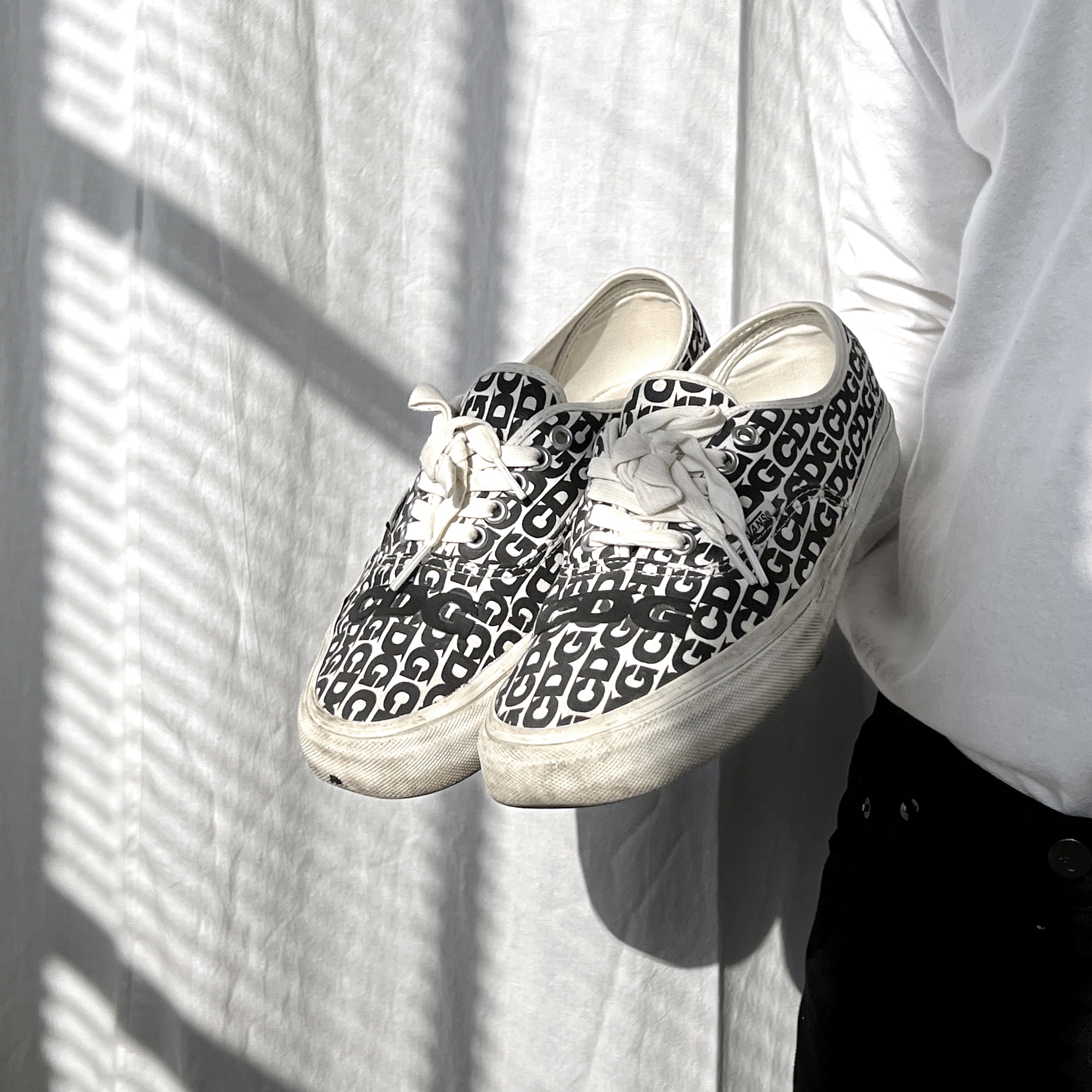Vans Vault x CDG OG Authentic LX White Black 2018 착용 스타일 - 5