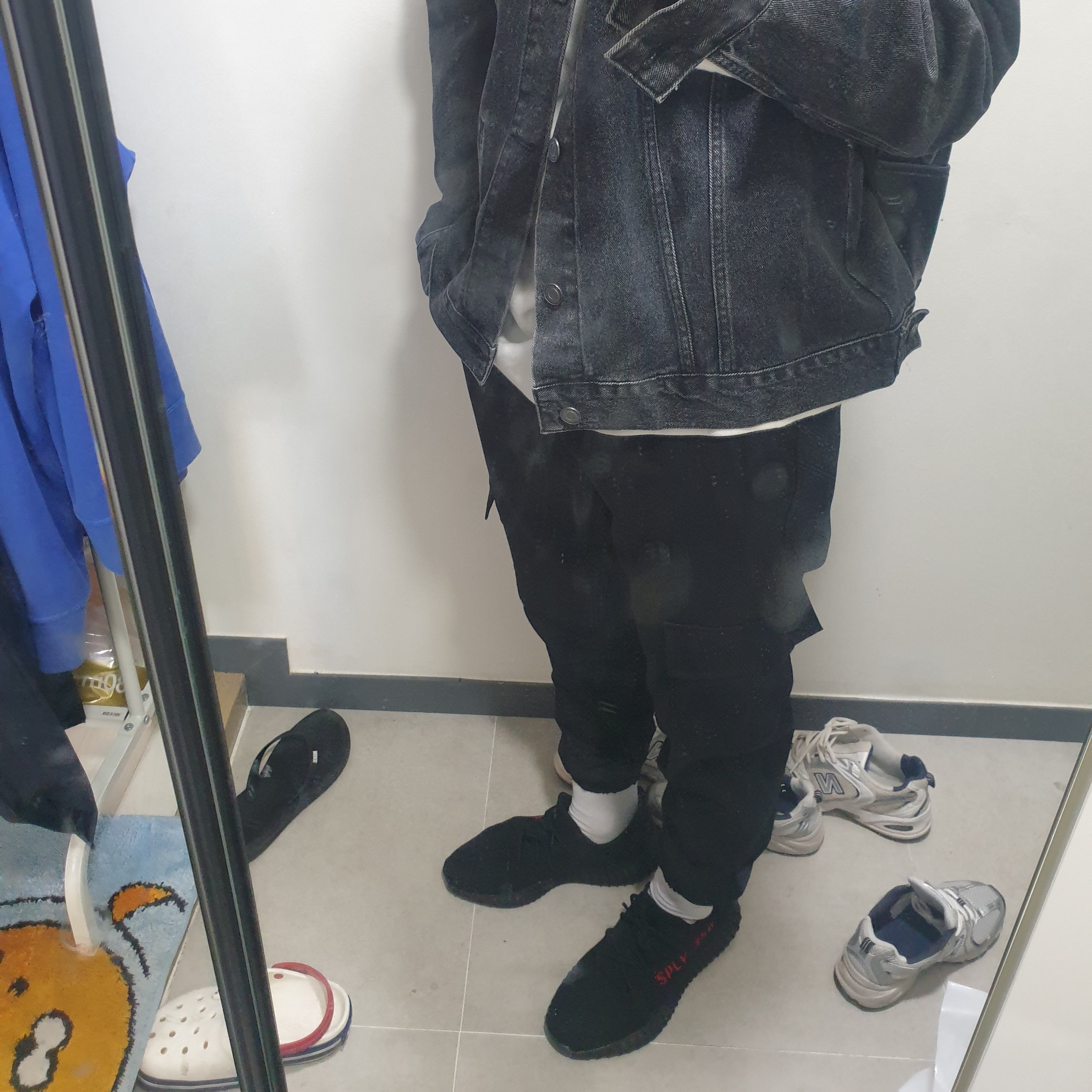 Adidas Yeezy Boost 350 V2 Black Red 2020 착용 스타일