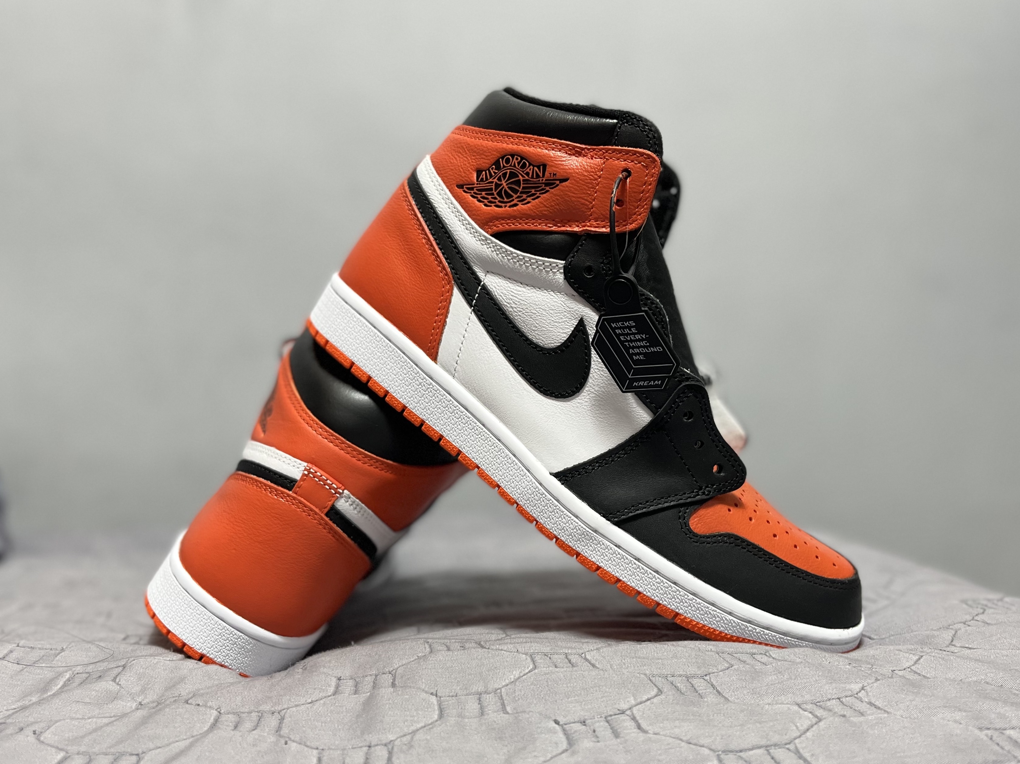 Jordan 1 Retro High OG Electro Orange, (GS) Jordan 1 Retro High OG Electro Orange 착용 스타일 - 1
