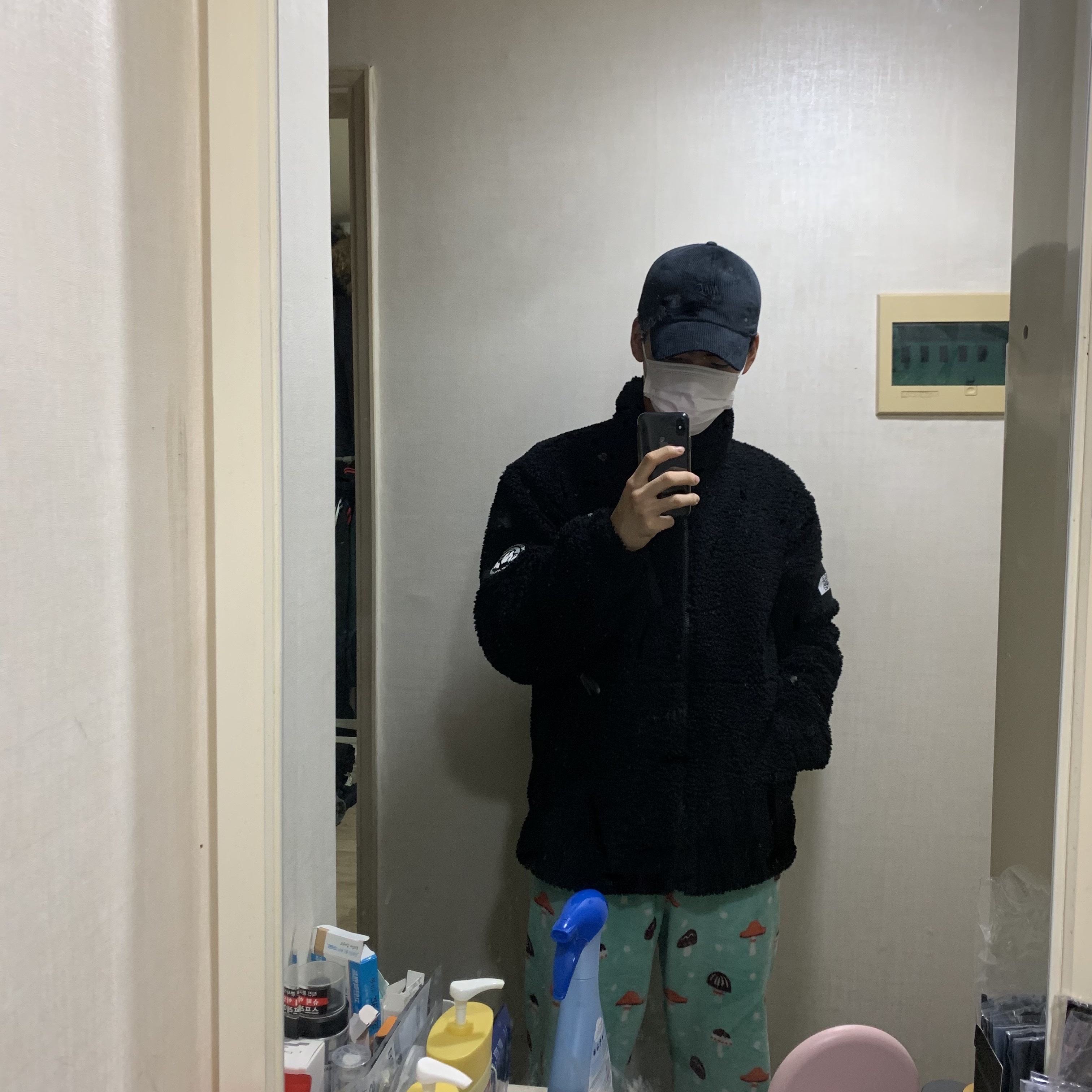 Nike Heritage 86 Corduroy Cap Black, The North Face White Label Rimo Fleece Jacket Black 착용 스타일