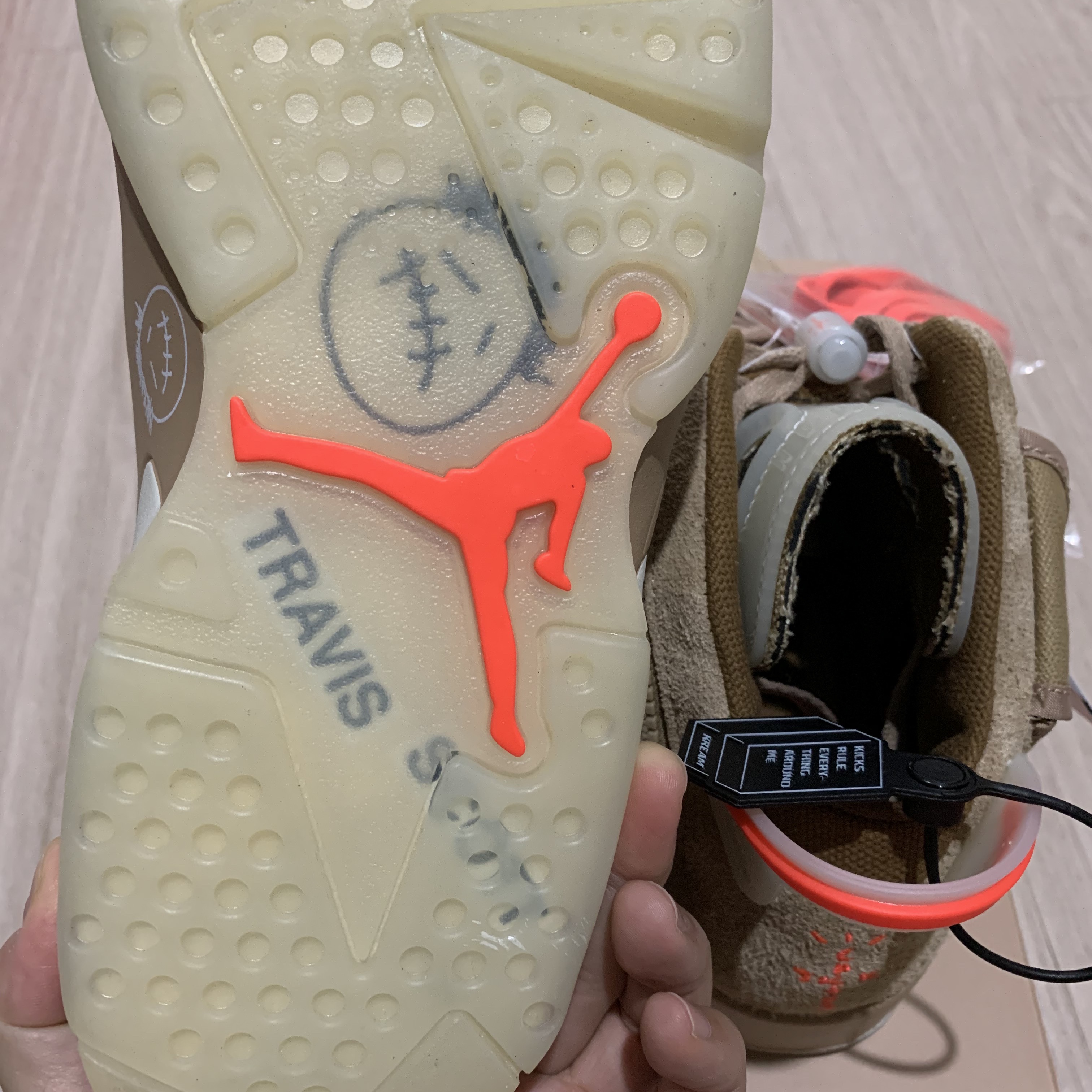 Jordan 6 x Travis Scott Retro SP British Khaki 착용 스타일 - 3