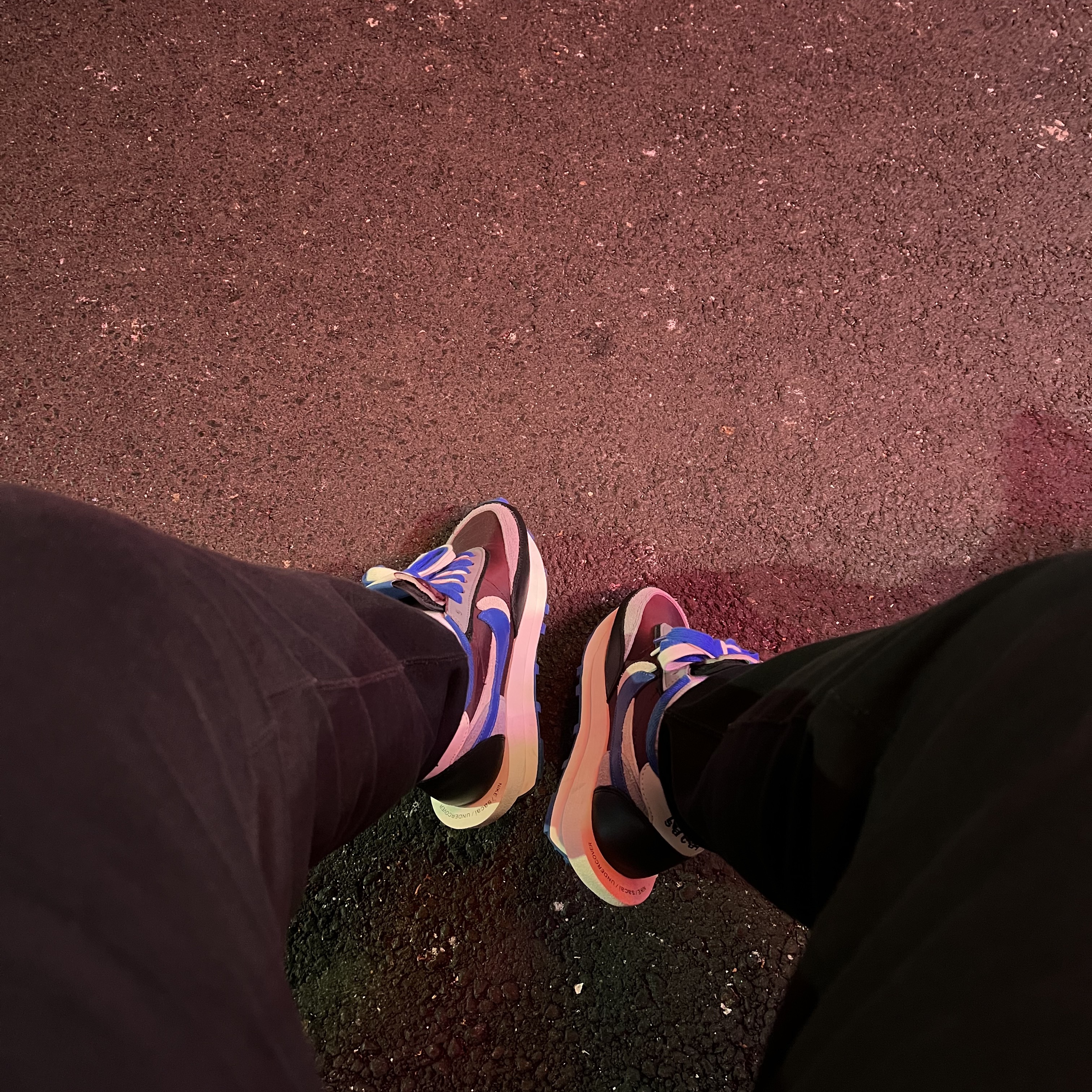 Nike x Sacai x Undercover LDWaffle Night Maroon Team Royal 착용 스타일