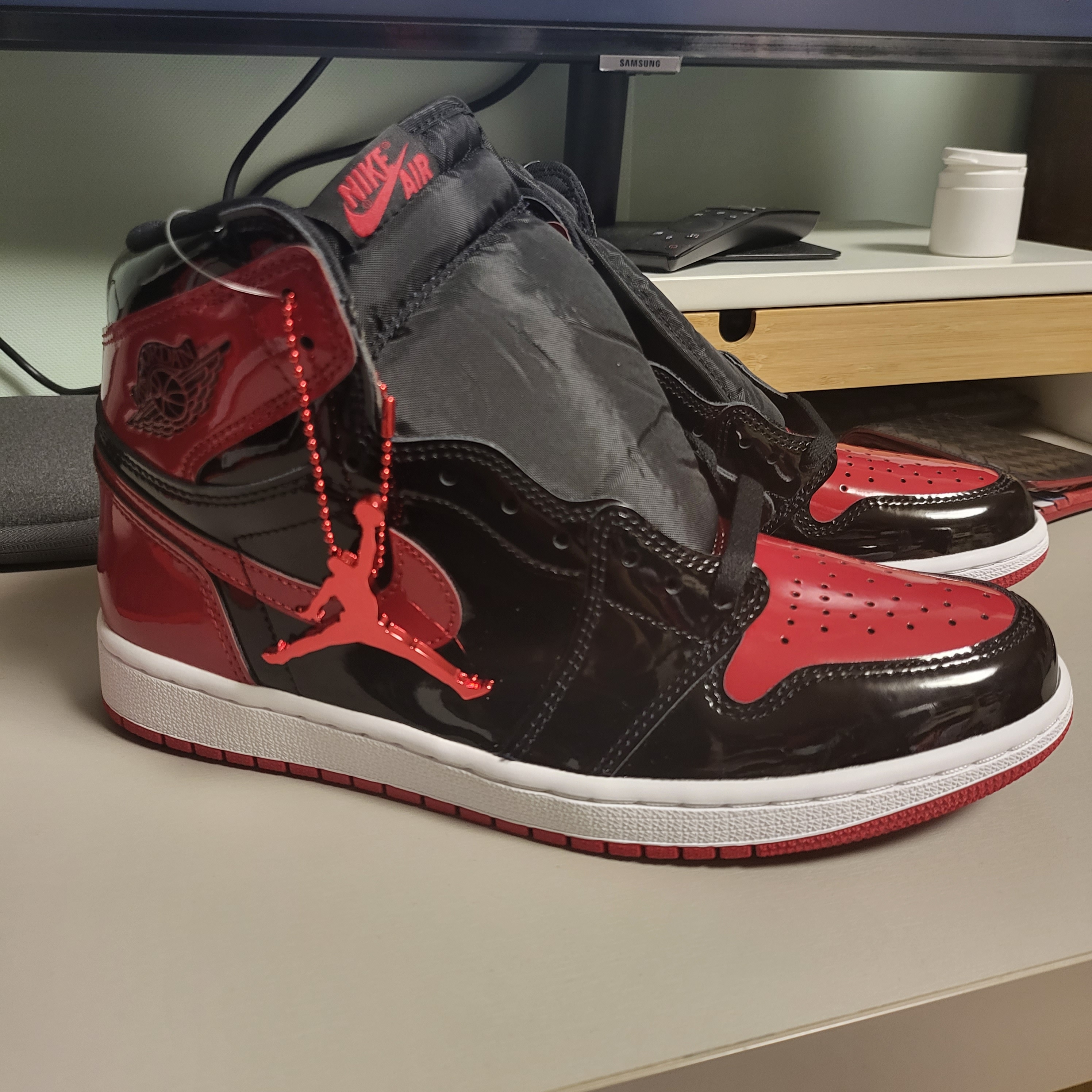 Jordan 1 Retro High OG Patent Bred 착용 스타일 - 3