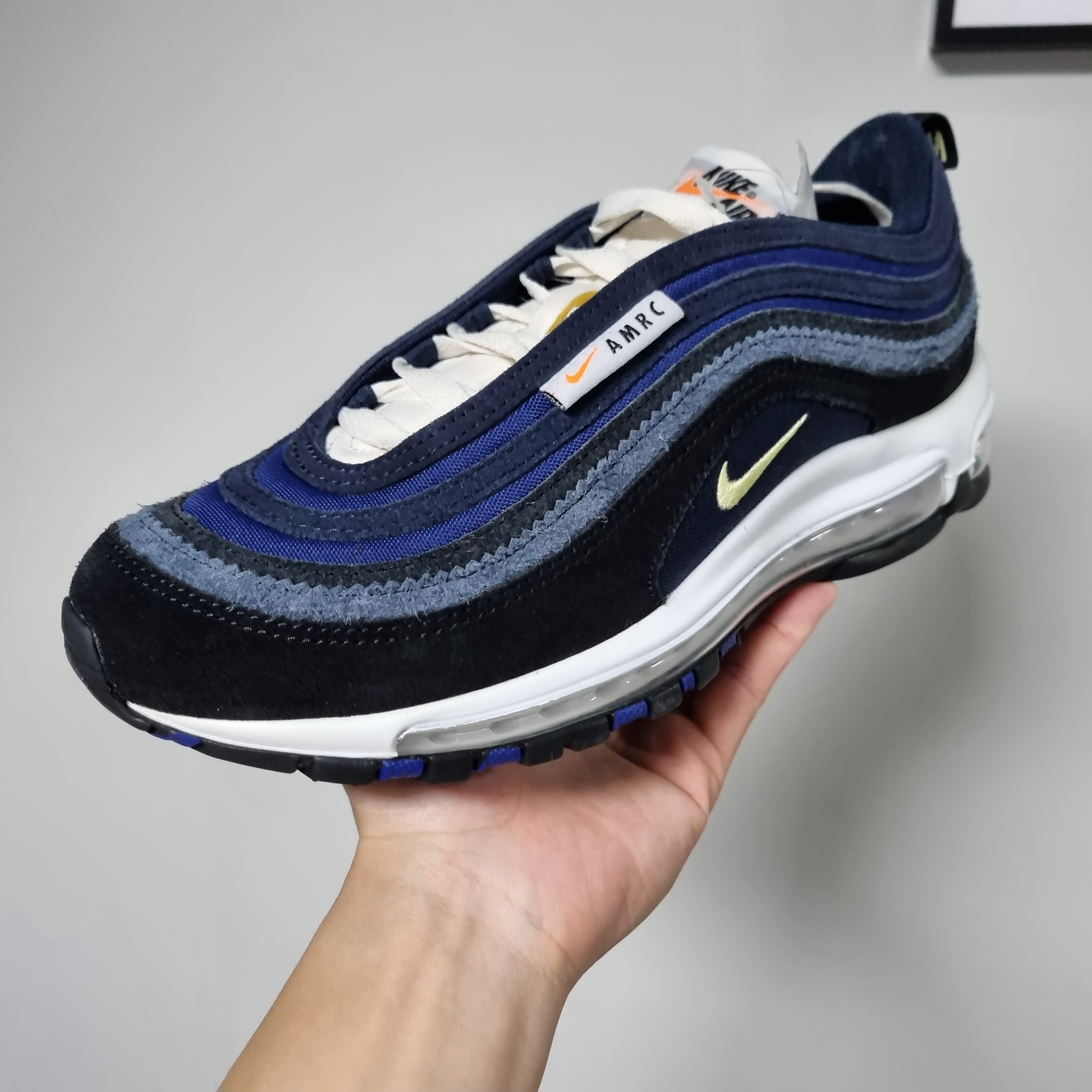 Nike Air Max 97 SE Air max Running Club Black Deep Royal Blue 착용 스타일 - 1