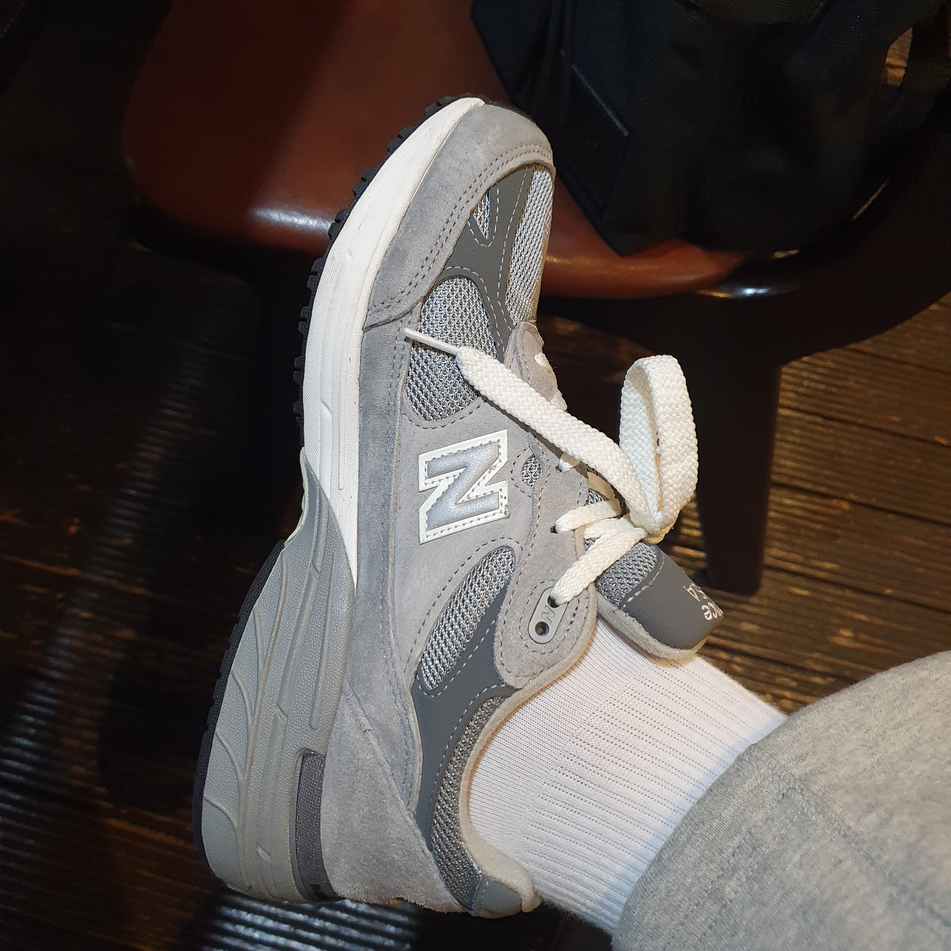 (W) New Balance 993 Made in USA Grey - B Standard 착용 스타일 - 1