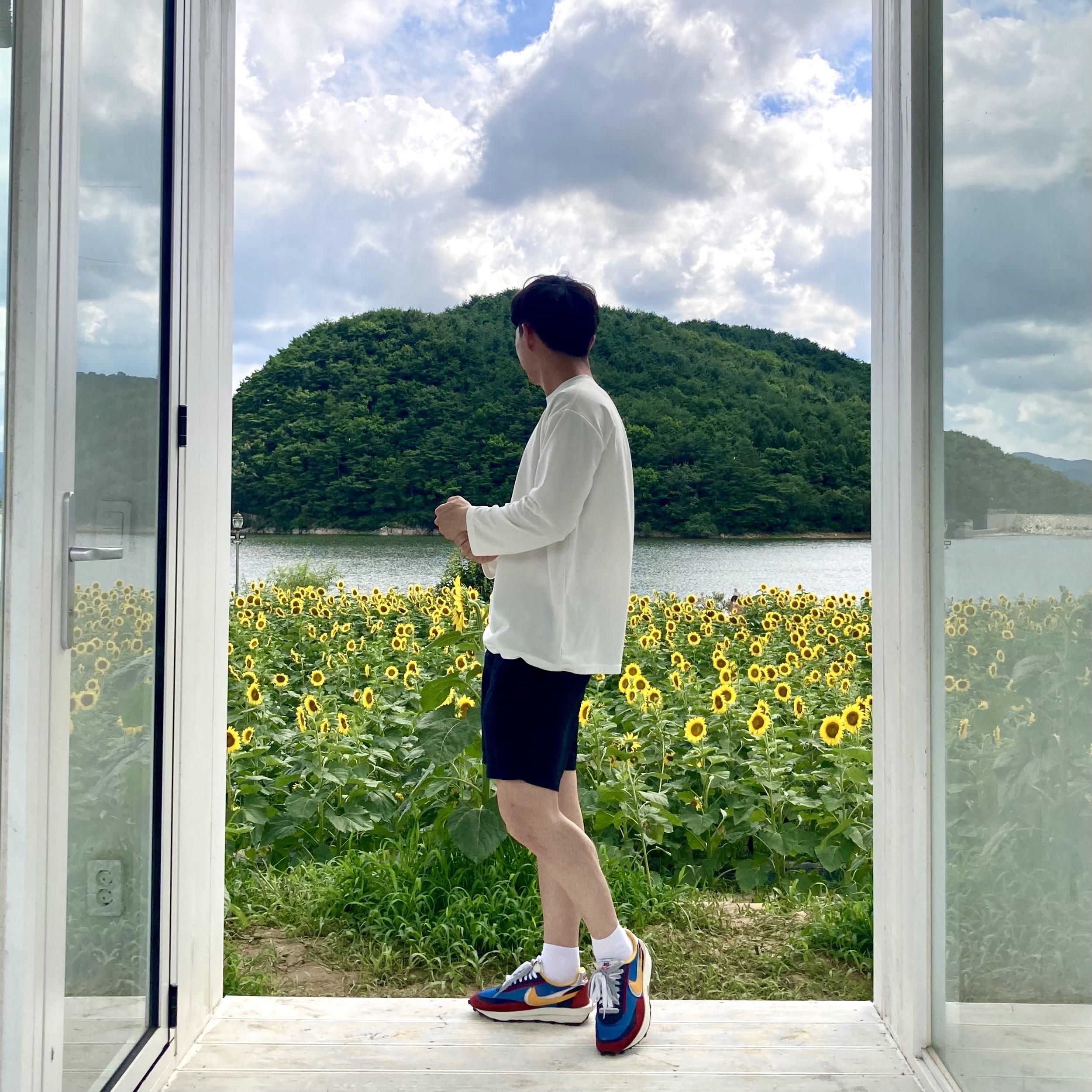 Nike x Sacai LDWaffle Blue Multi 착용 스타일