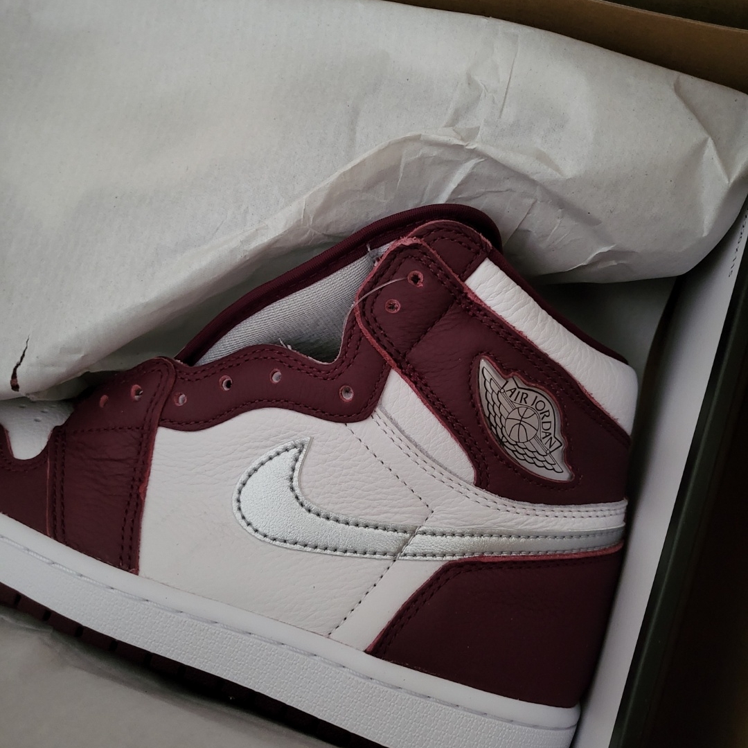 Jordan 1 Retro High OG Bordeaux 착용 스타일