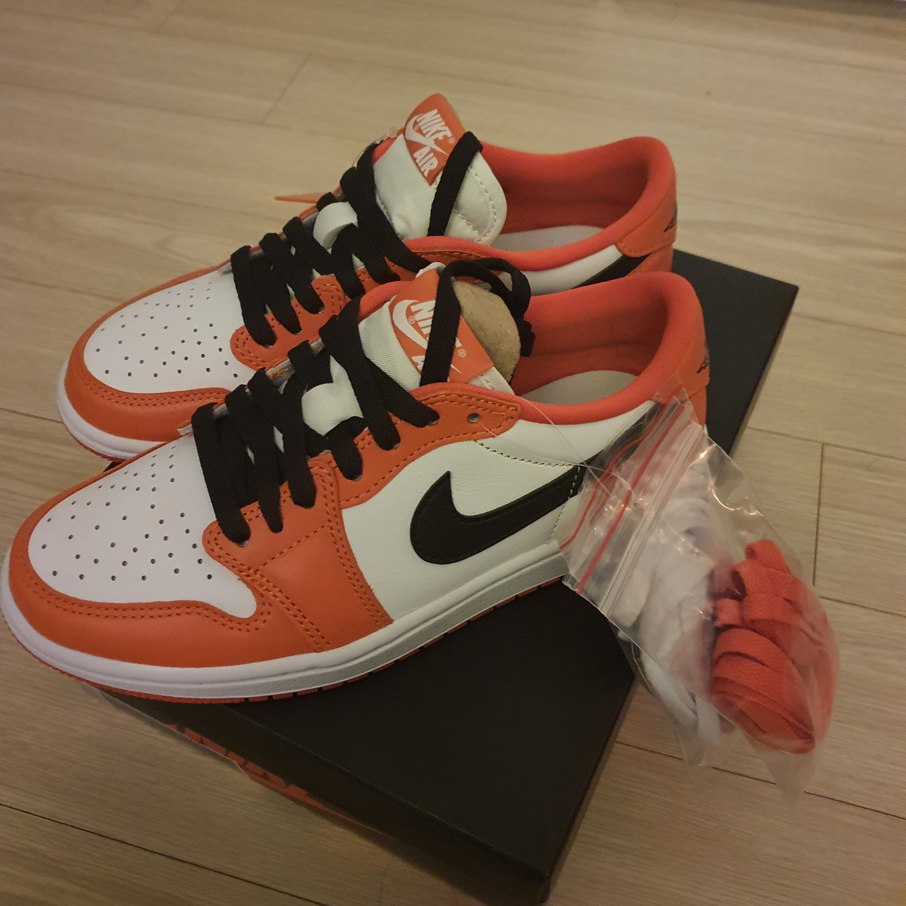 Jordan 1 Low OG Starfish 착용 스타일