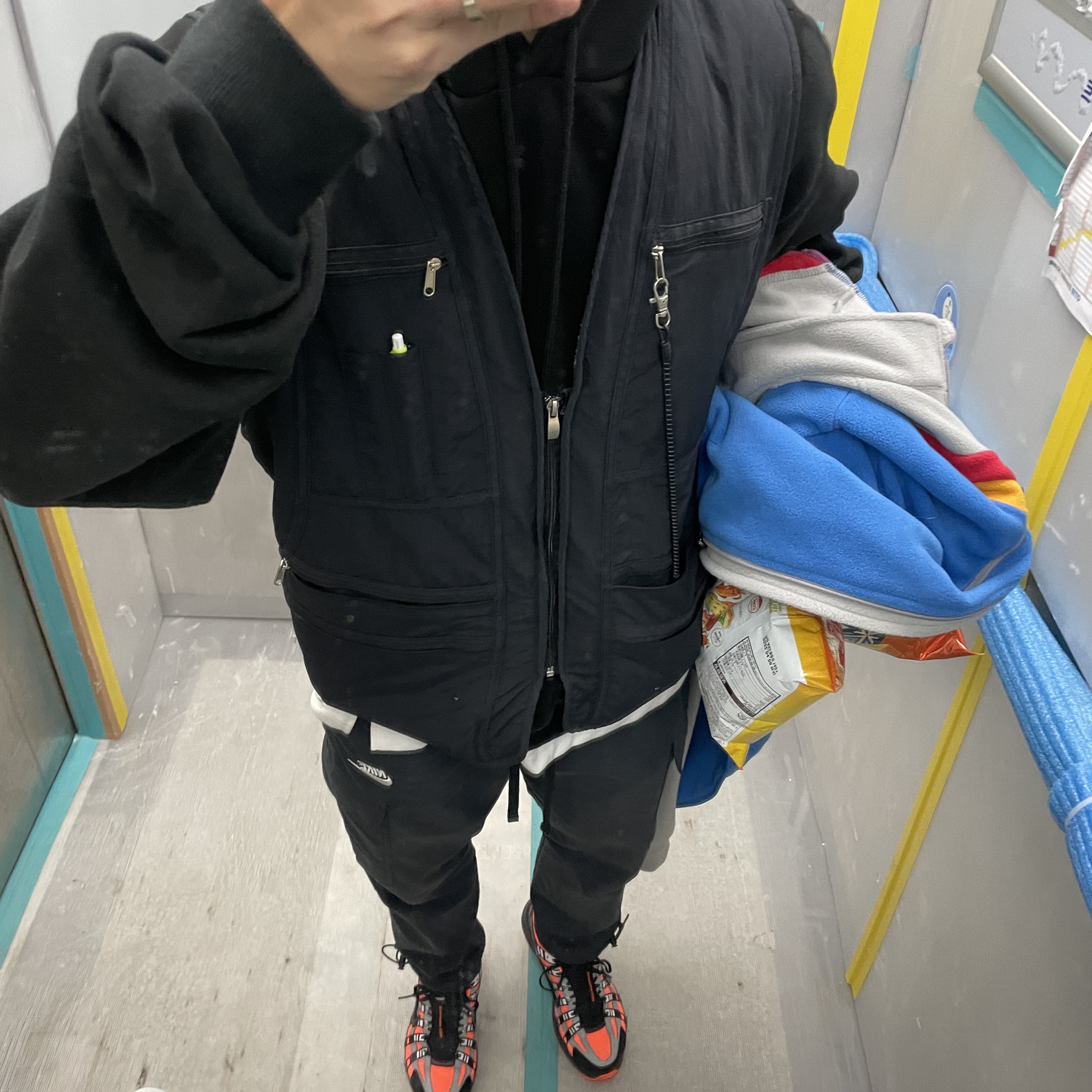 Nike P-6000 Total Orange Black 착용 스타일