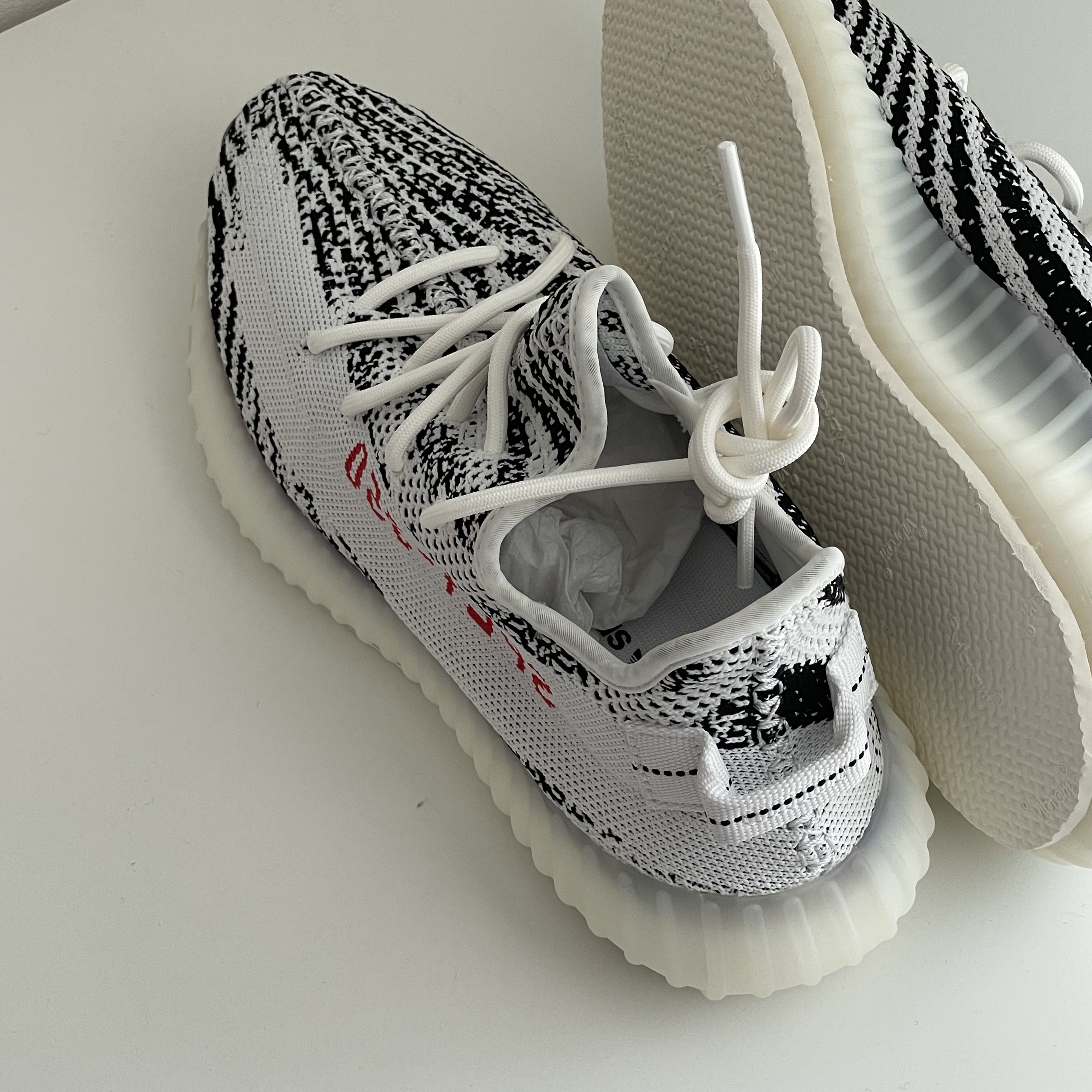Adidas Yeezy Boost 350 V2 Zebra 2017/2019/2020 착용 스타일 - 2